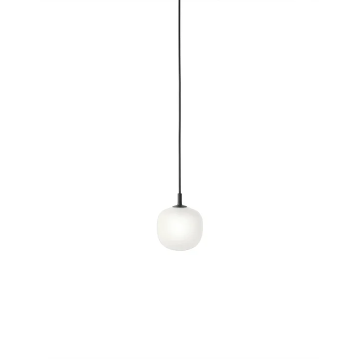 Muuto - Rime Pendelleuchte Ø 12 cm, opal / schwarz