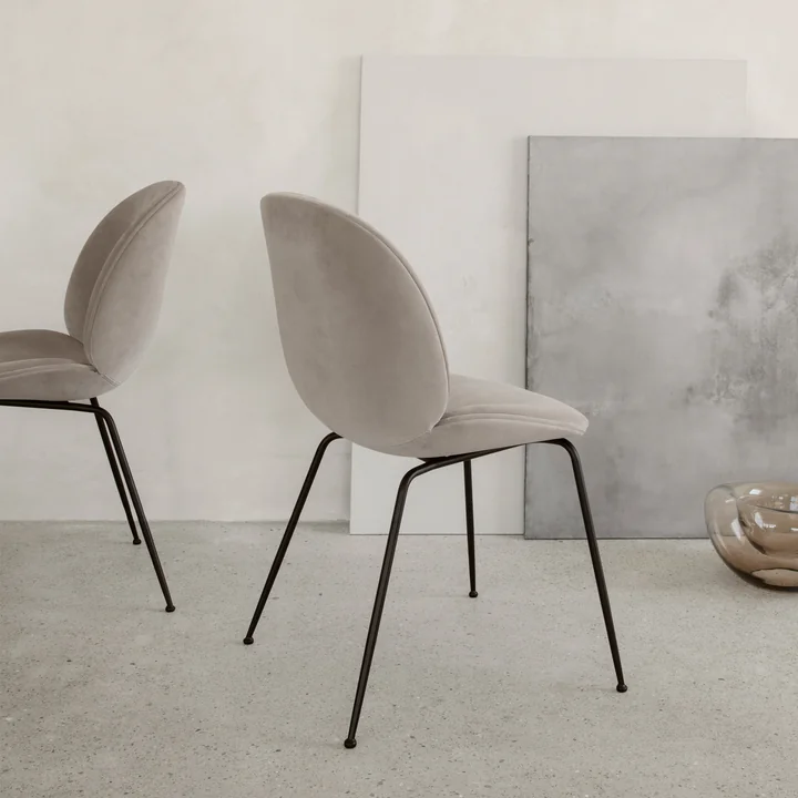 Gubi - Beetle Dining Chair Frontpolsterung (Conic Base), Schwarz / Enzo Degli Angiuoni (0023)