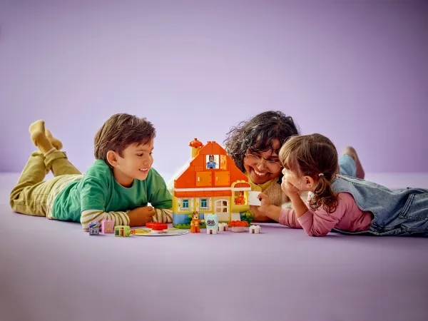 LEGO DUPLO Bluey 10459 Blueys families hus med huskespil
