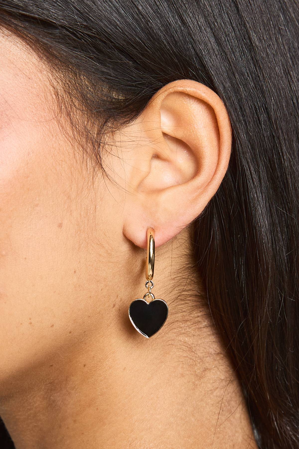 boohoo Boucles d'oreilles créoles pendentives en émail noir en forme de cœur