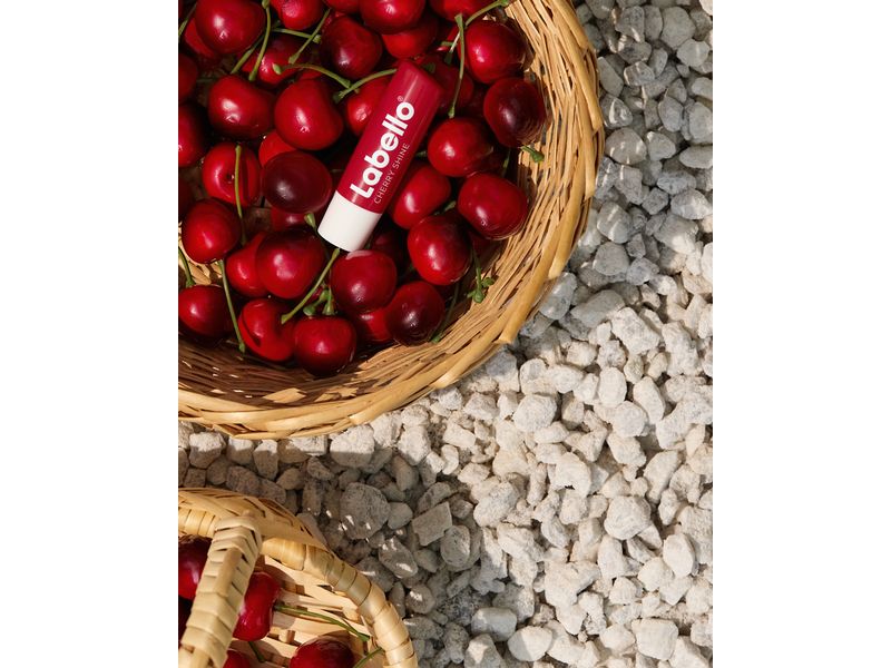 LABELLO Lippenpflege Labello Cherry Shine 4.8 g Lippenpflegestift mit Inhaltsstoffen natürlichen Ursprungs
