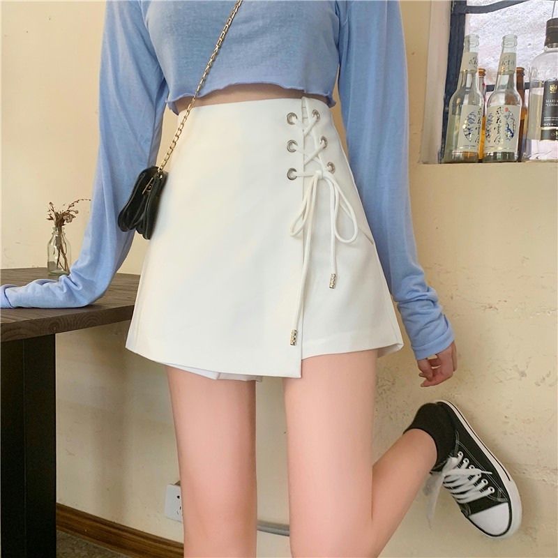 LINSI - Mini A-lijn rok met hoge taille en vetersluiting