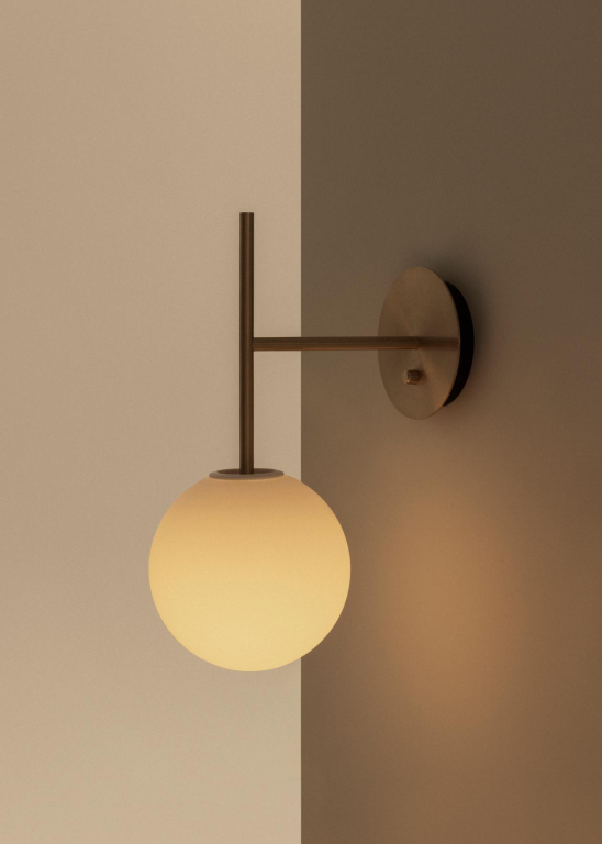 Audo Copenhagen TR Bulb Suspended wandlamp messing