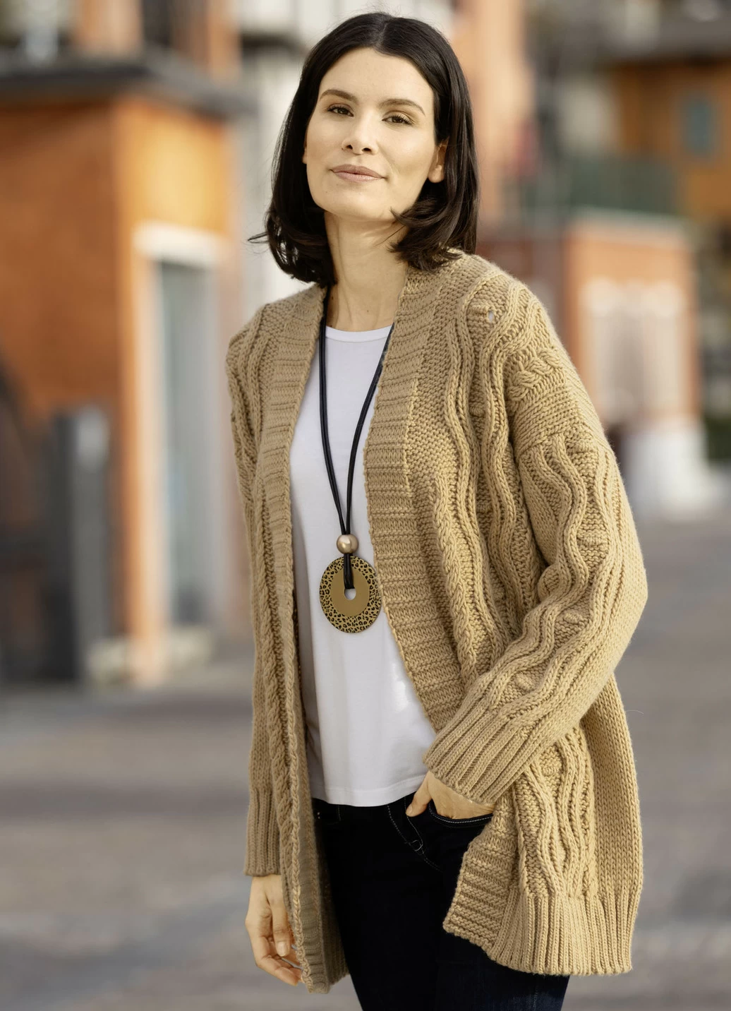 Strickjacke in Grobstrick