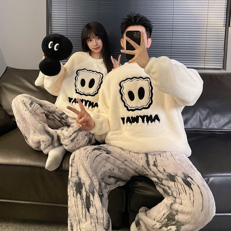 Dazzli - Bijpassende pyjamaset voor koppels: T-shirt met lange mouwen van koraalfleece met geborduurde cartoonprint + tie-dye broek