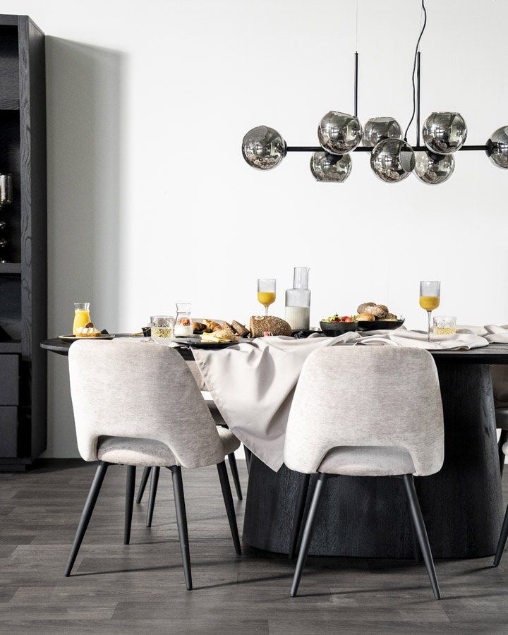 Eleonora   Aron Zwart Eettafel