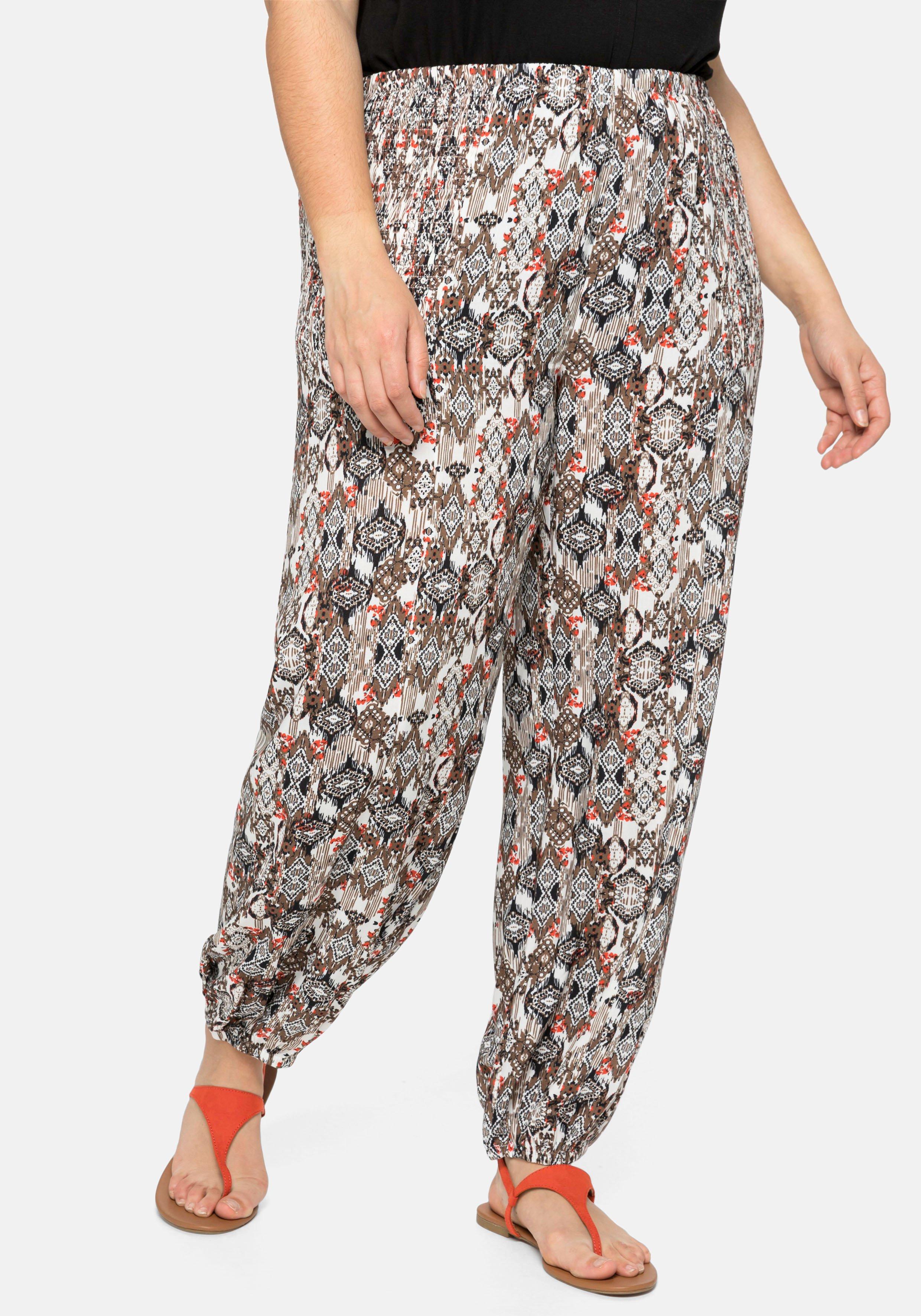 Hose mit seitlichen Smok-Einsätzen