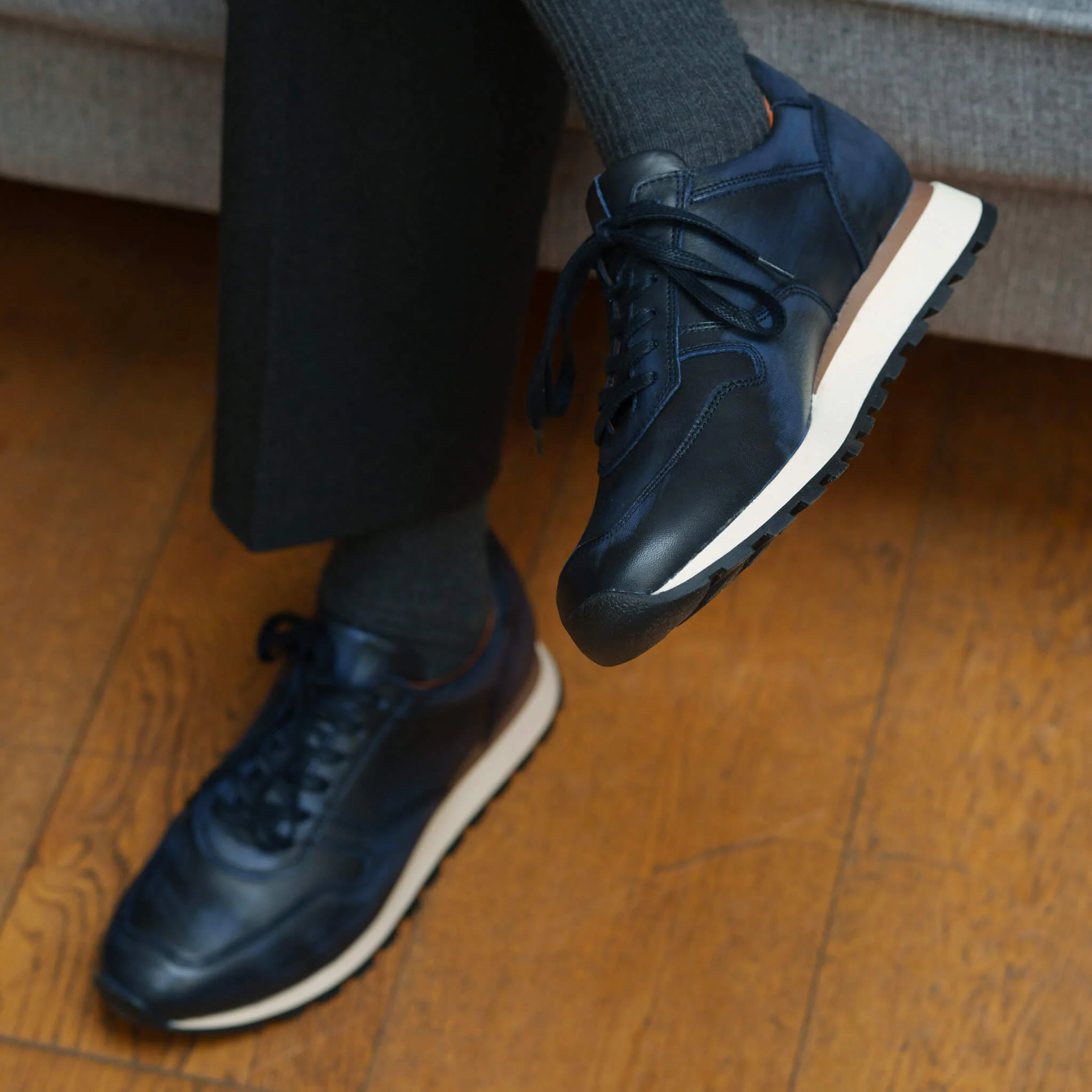 Jacky-Sneakers / basket en cuir marine