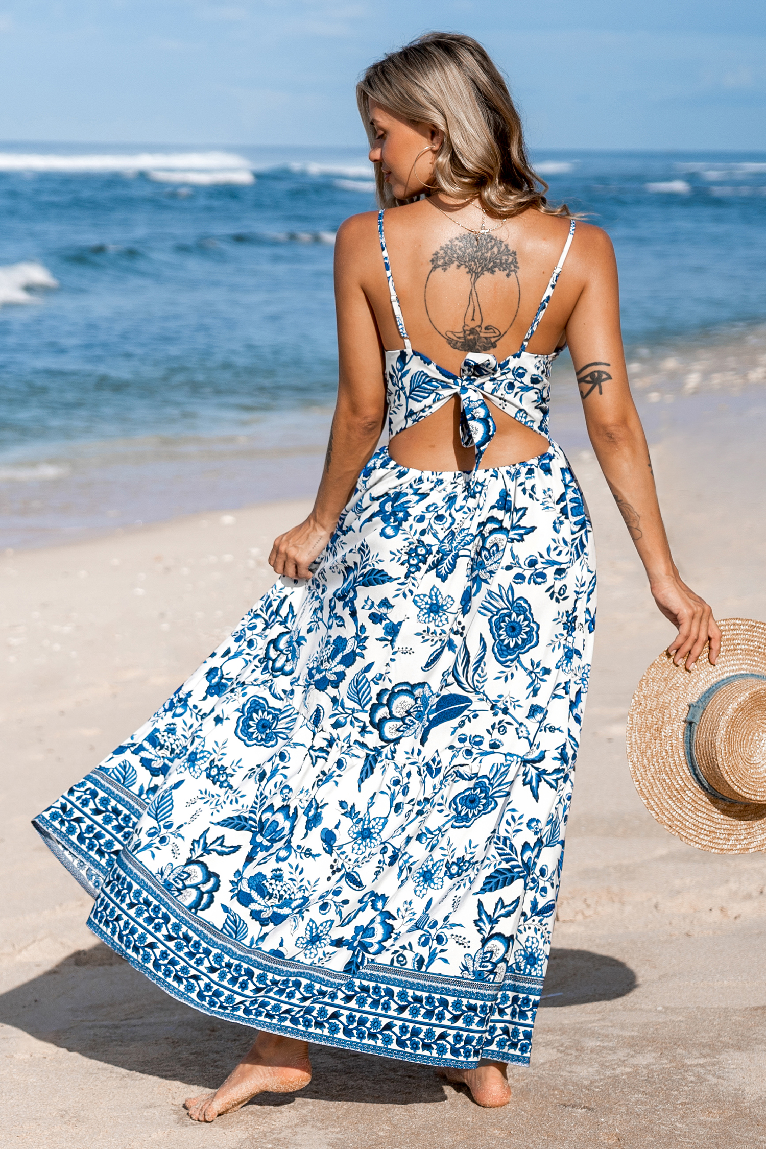 Robe maxi avec col en cœur torsadé et trou de serrure à fleurs
