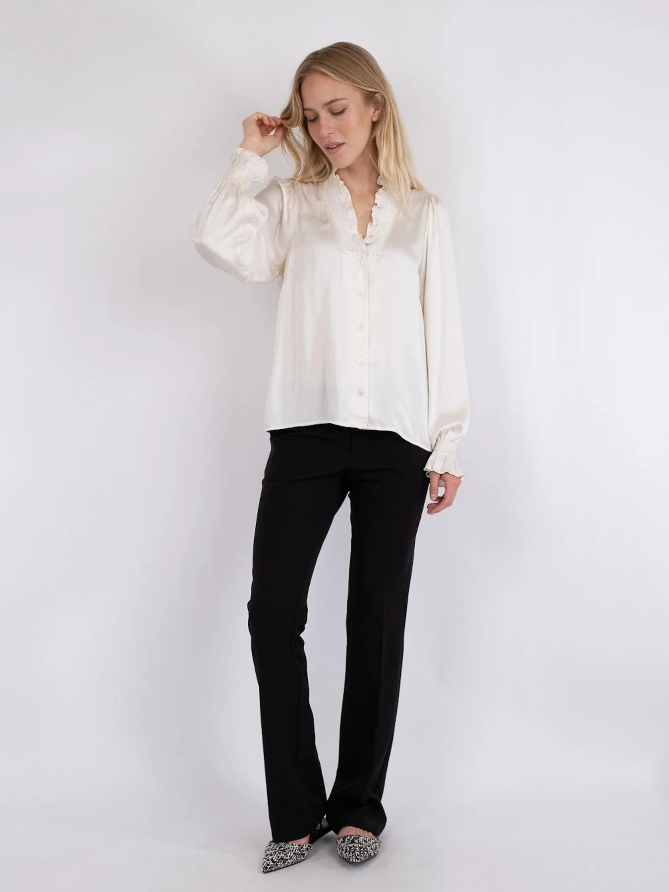 Neo Noir Brielle Satin Blouse off white