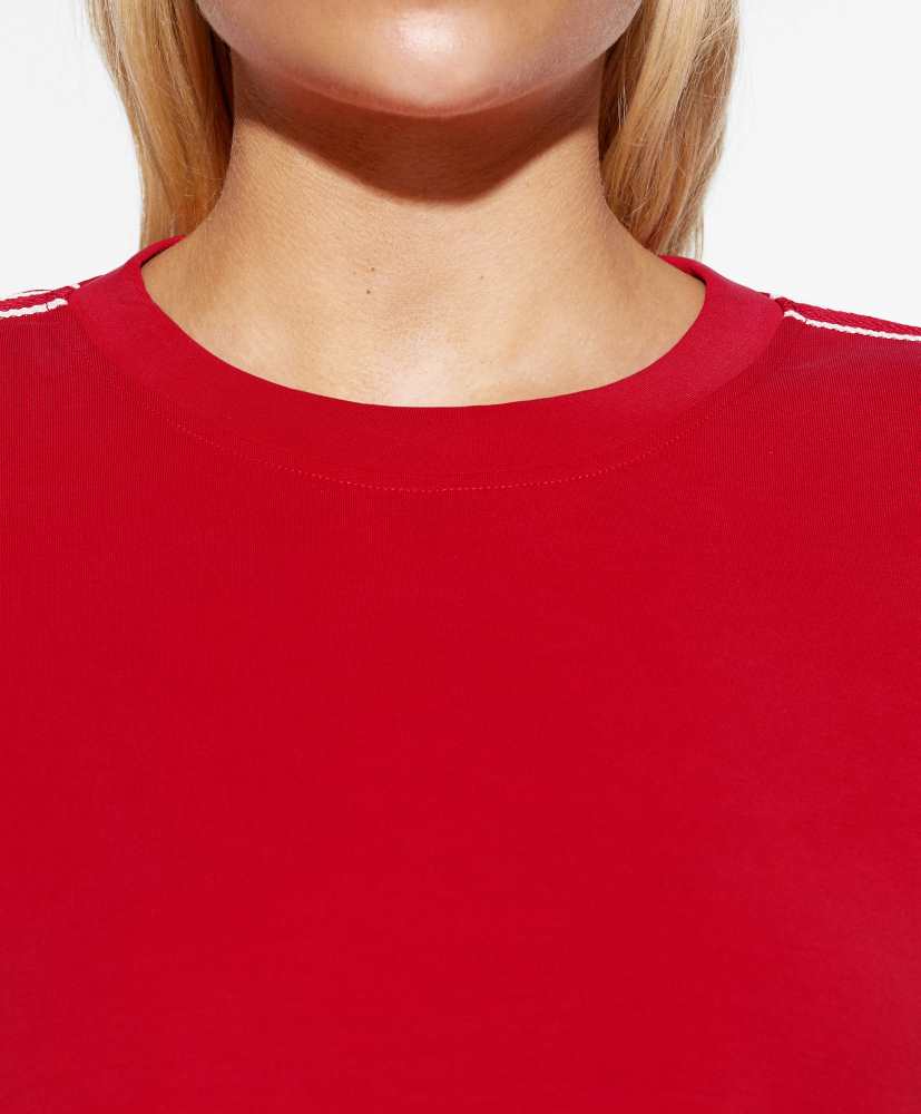 Blusa cropped de modal com aplique lateral