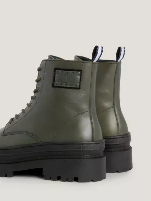 Botas de couro com travas e cadarço