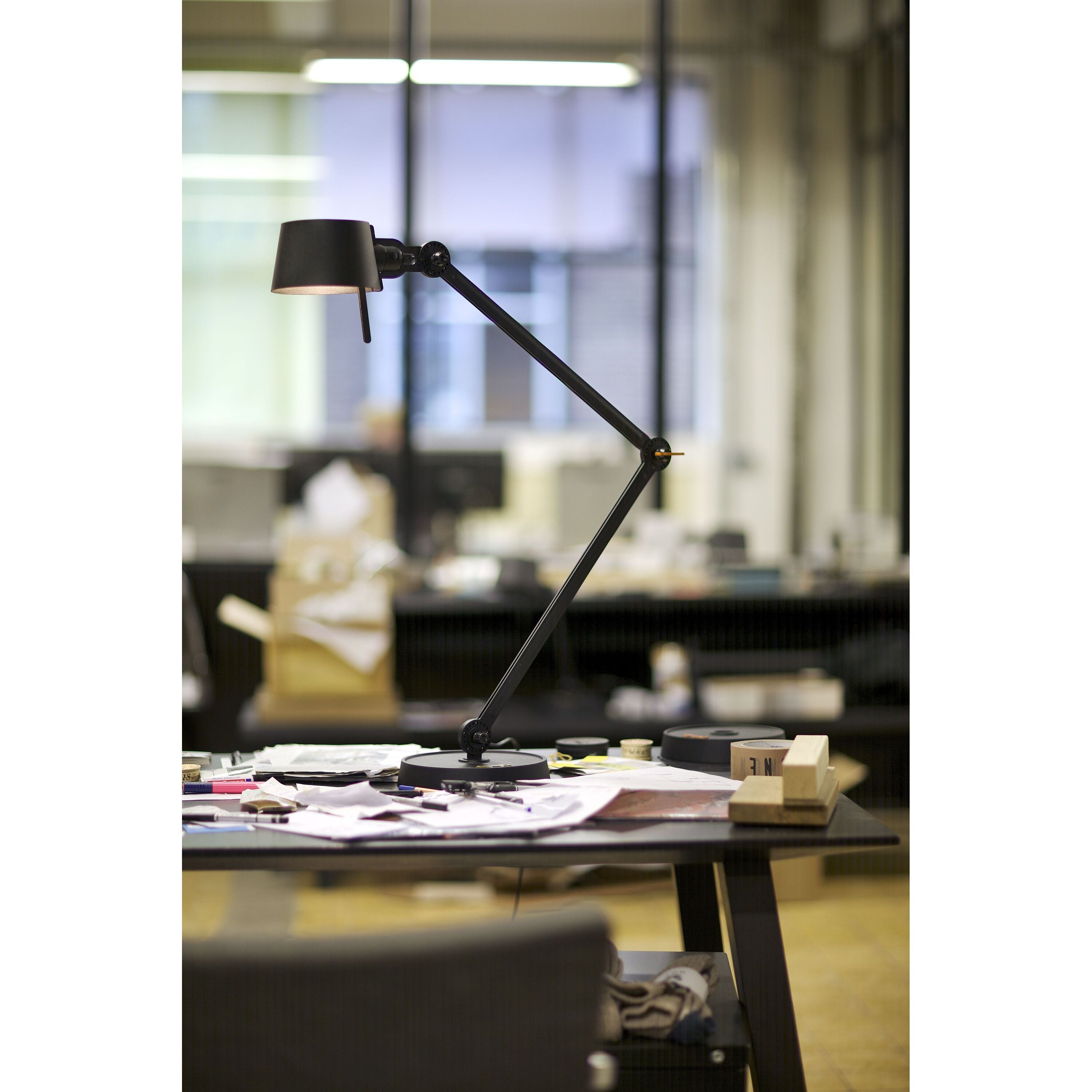 Bolt 2 Arm bureaulamp Striking Orange