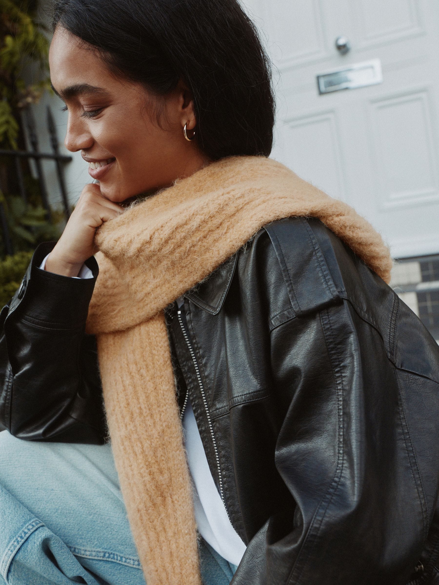 Geel - Knitted Hooded Scarf