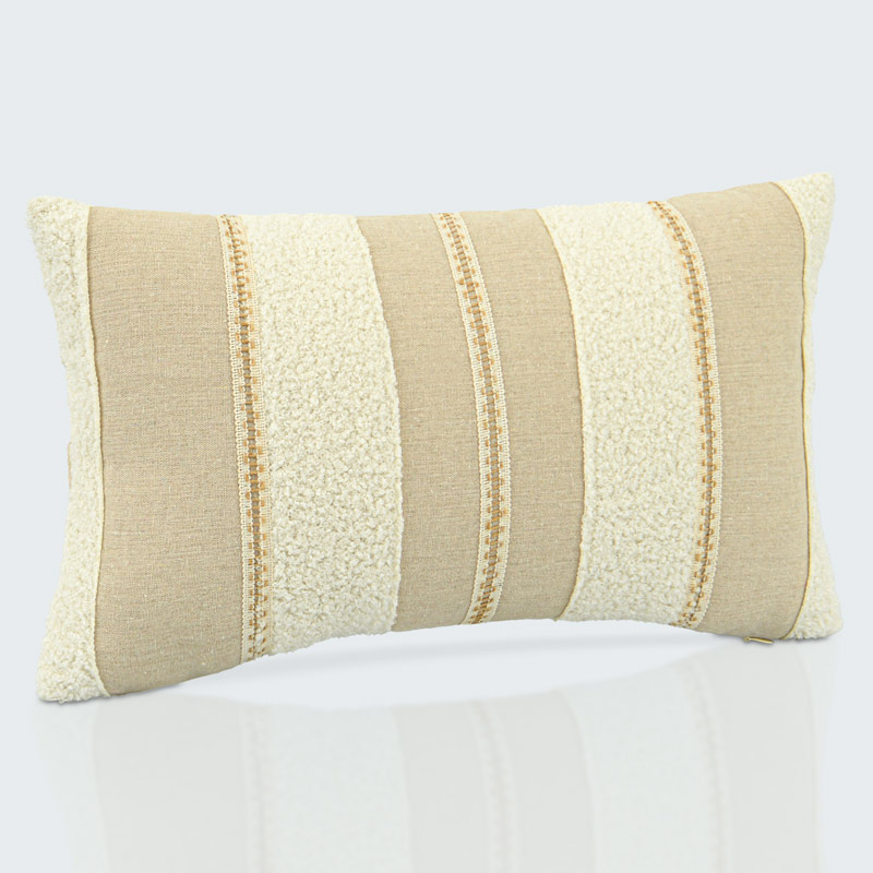 Coussin 'Taïssya' à bandes bouclettes beige