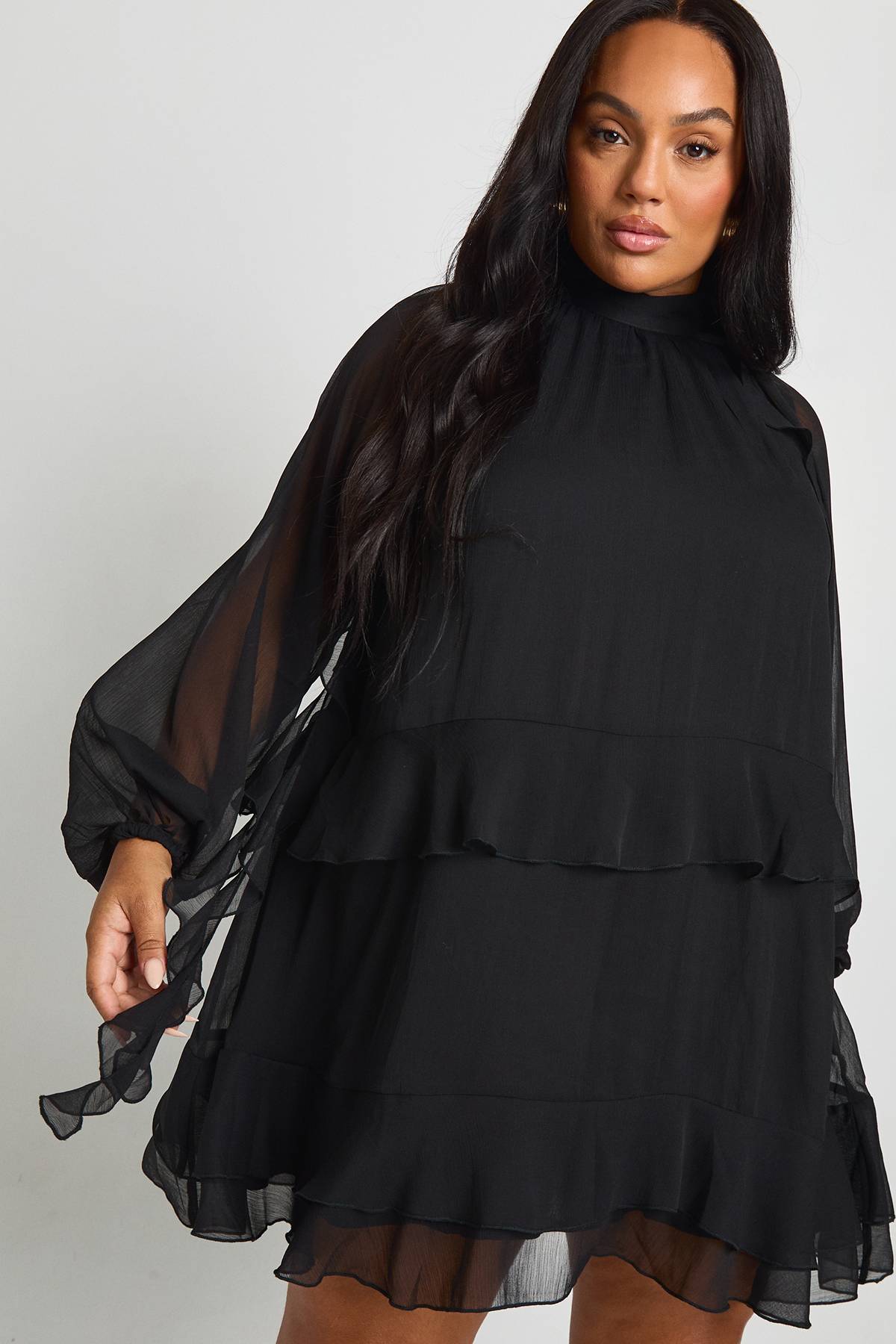 boohoo Plus robe smock en chiffon à volants