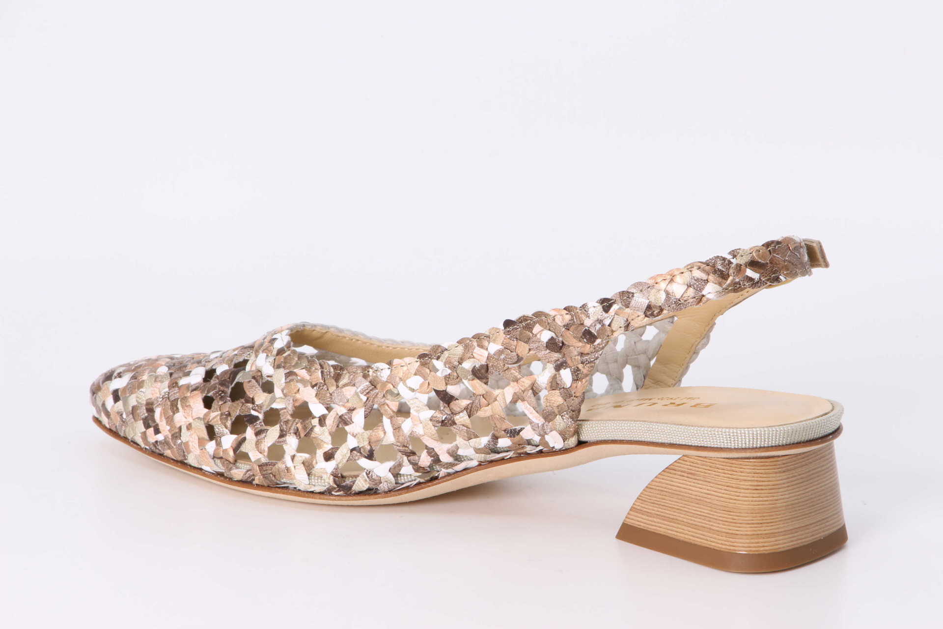 Brunate Pumps sand