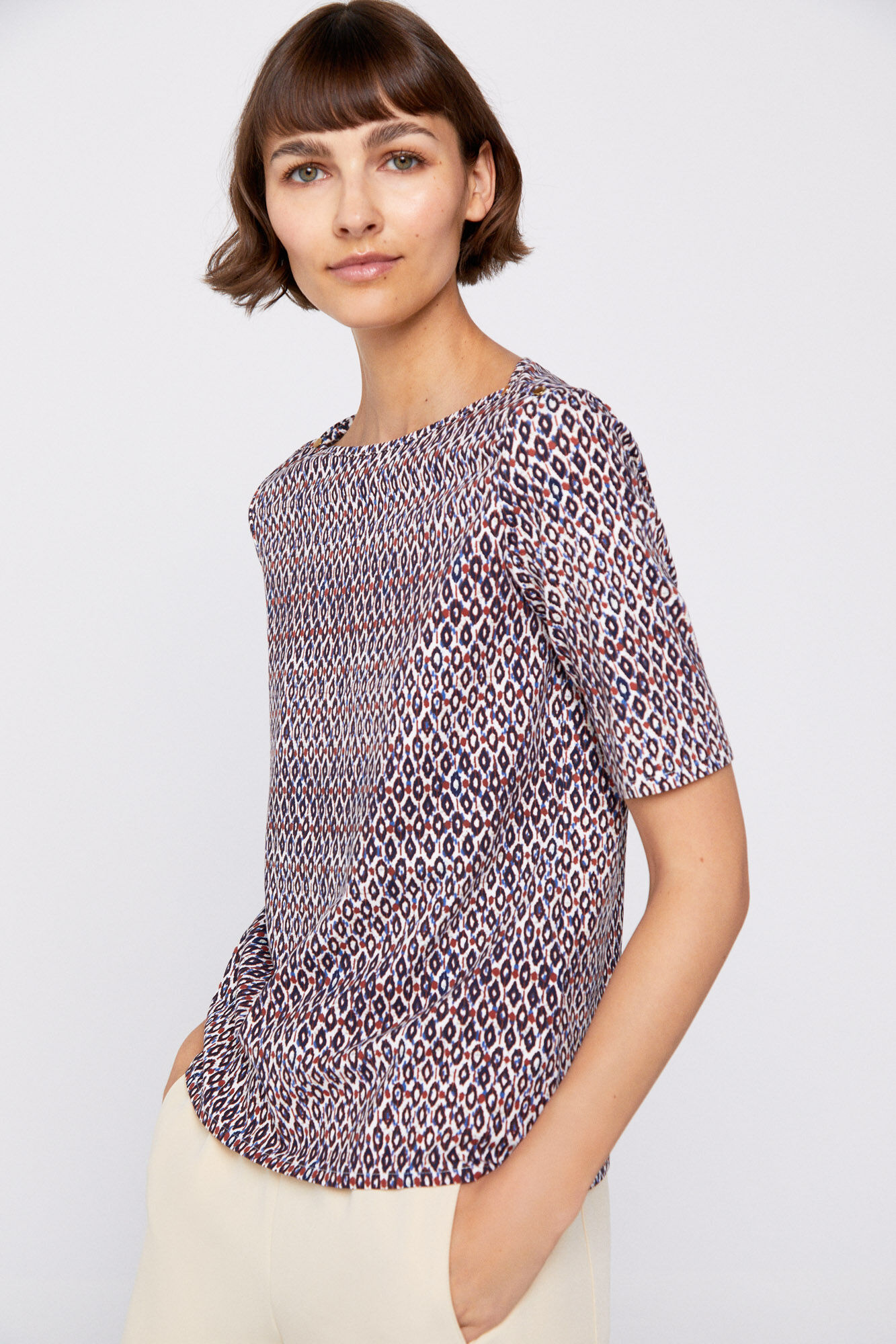 Camiseta básica com decote canoa - Estampa azul