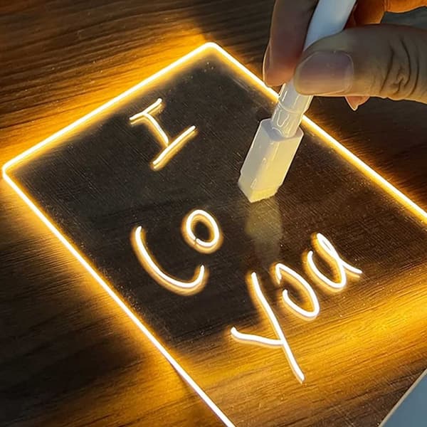 LED -notat bordlampe med blyant