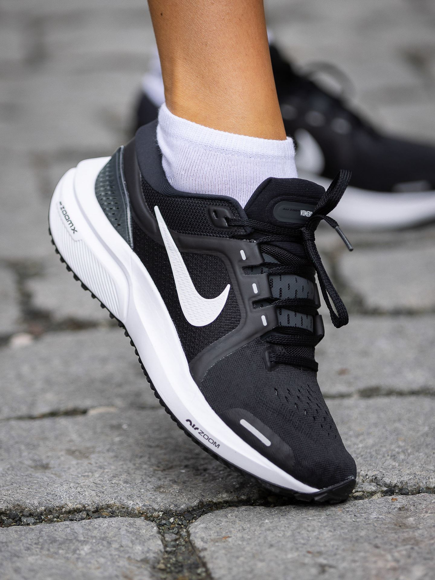Air Zoom Vomero 16