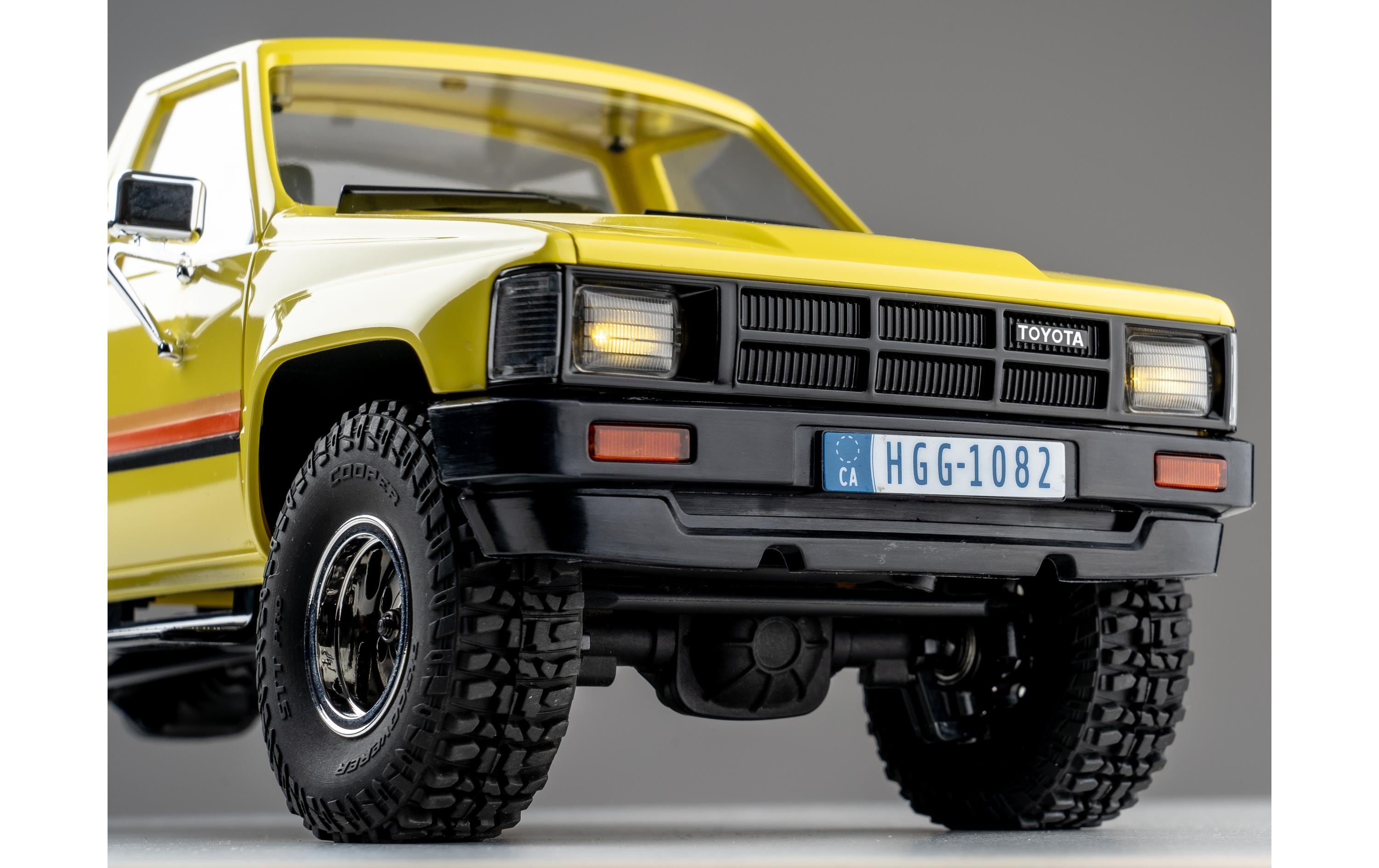 Scale Crawler Toyota Hilux 1983, 4WD RTR, 1:18<br>Detailgetreuer RC Pickup im Massstab 1:18