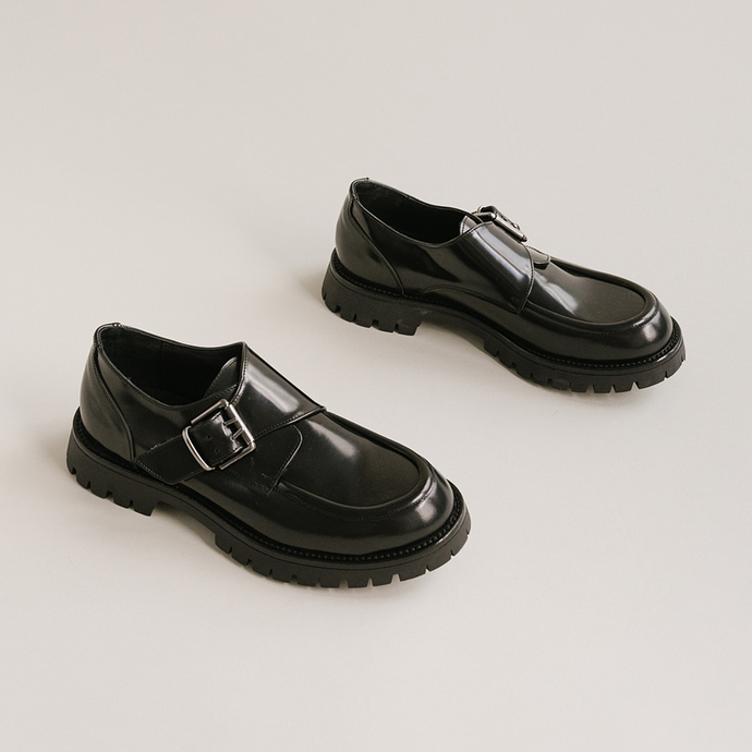 Derbies à talons plats, boucles et coutu...  en cuir glacé noir