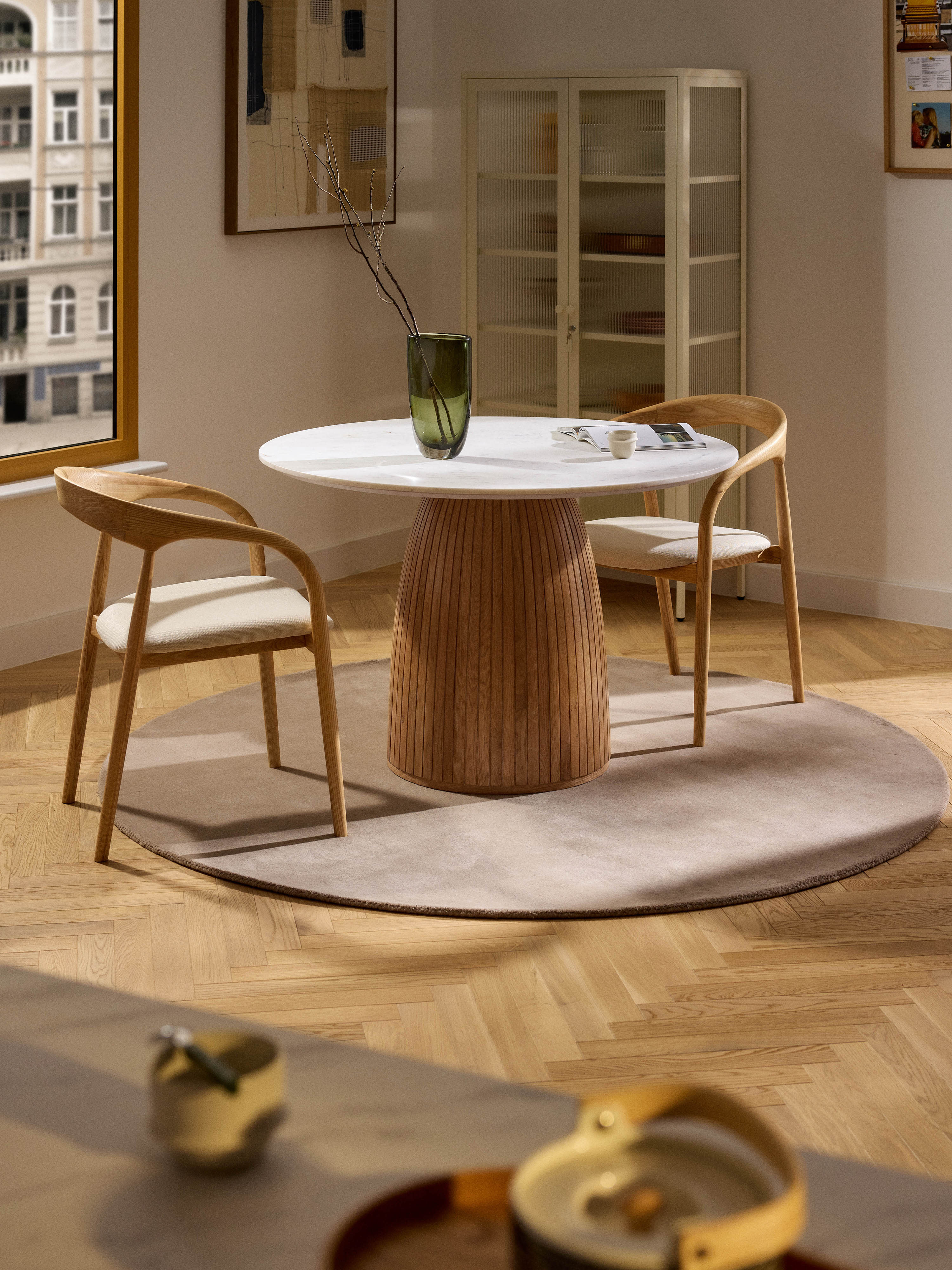 Ronde eettafel Nelly met marmeren tafelblad, in verschillende formaten