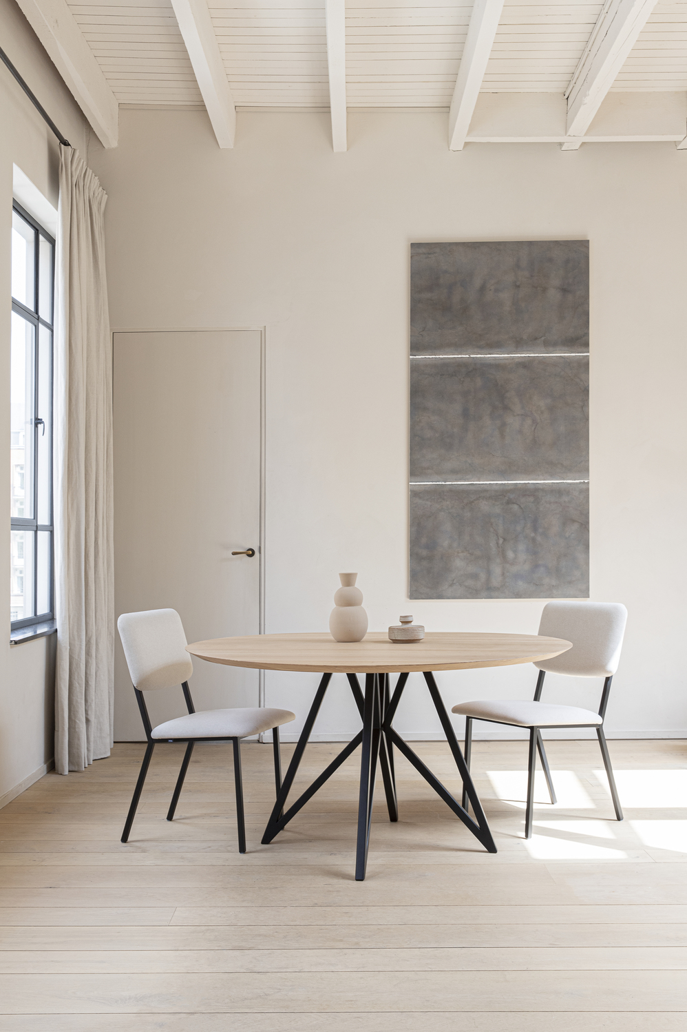 Studio HENK tafel Butterfly Rond Quadpod, zwart frame - Smart Collectie ⌀150 | Eikenhout | Verjongde Rand | Frame Zwart