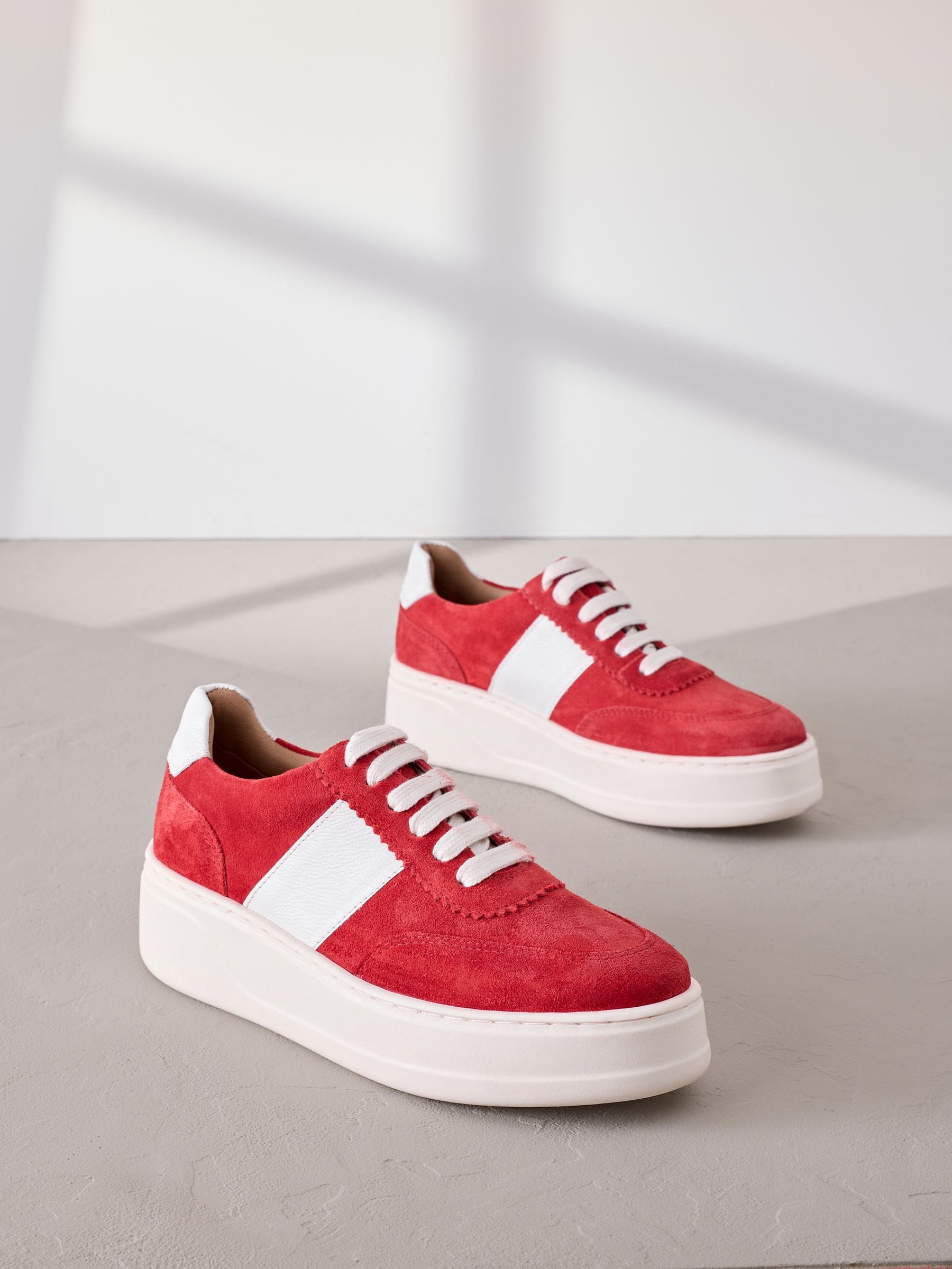 Rood - Signature premium leren sneakers met veters en grove sleehak