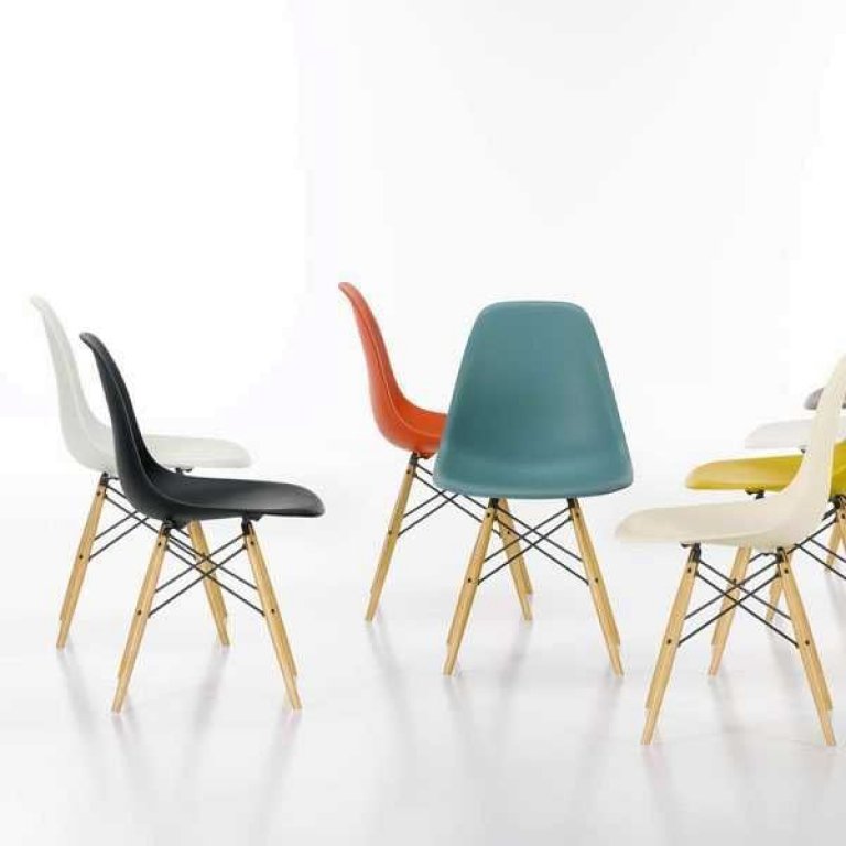 Vitra Eames DSW stoel met essen onderstel, Pebble