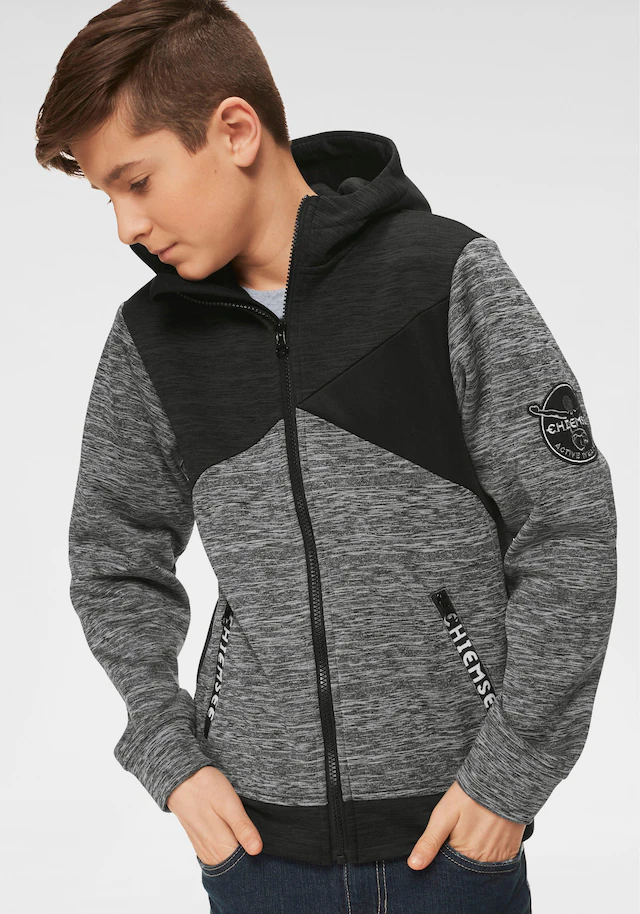 Chiemsee Softshelljacke mit Kapuze für kältere Tage,  aus Polyester,  modischer Look,  mit Kapuze