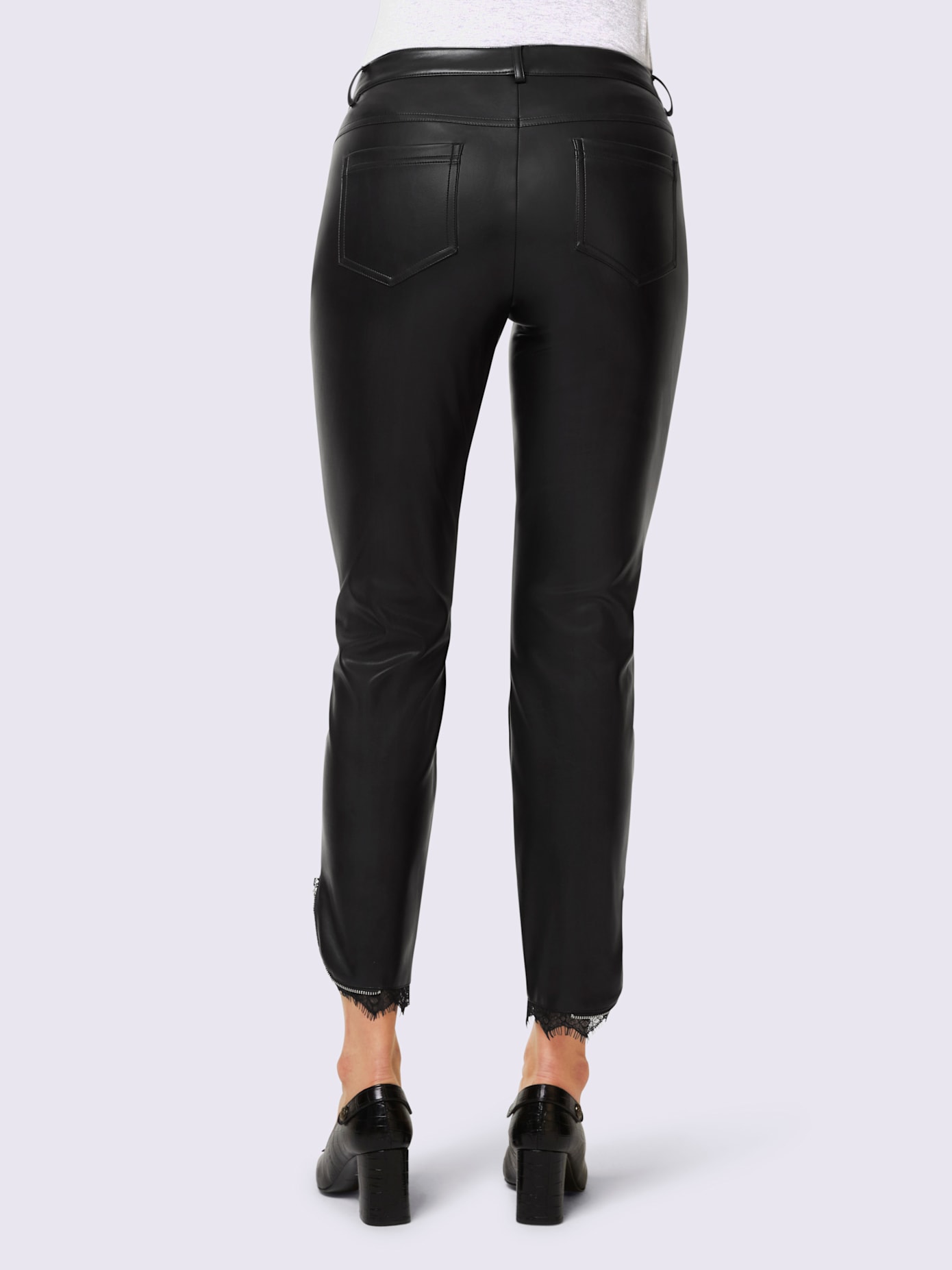 Pantalon en imitation cuir dentelle à l'ourlet
