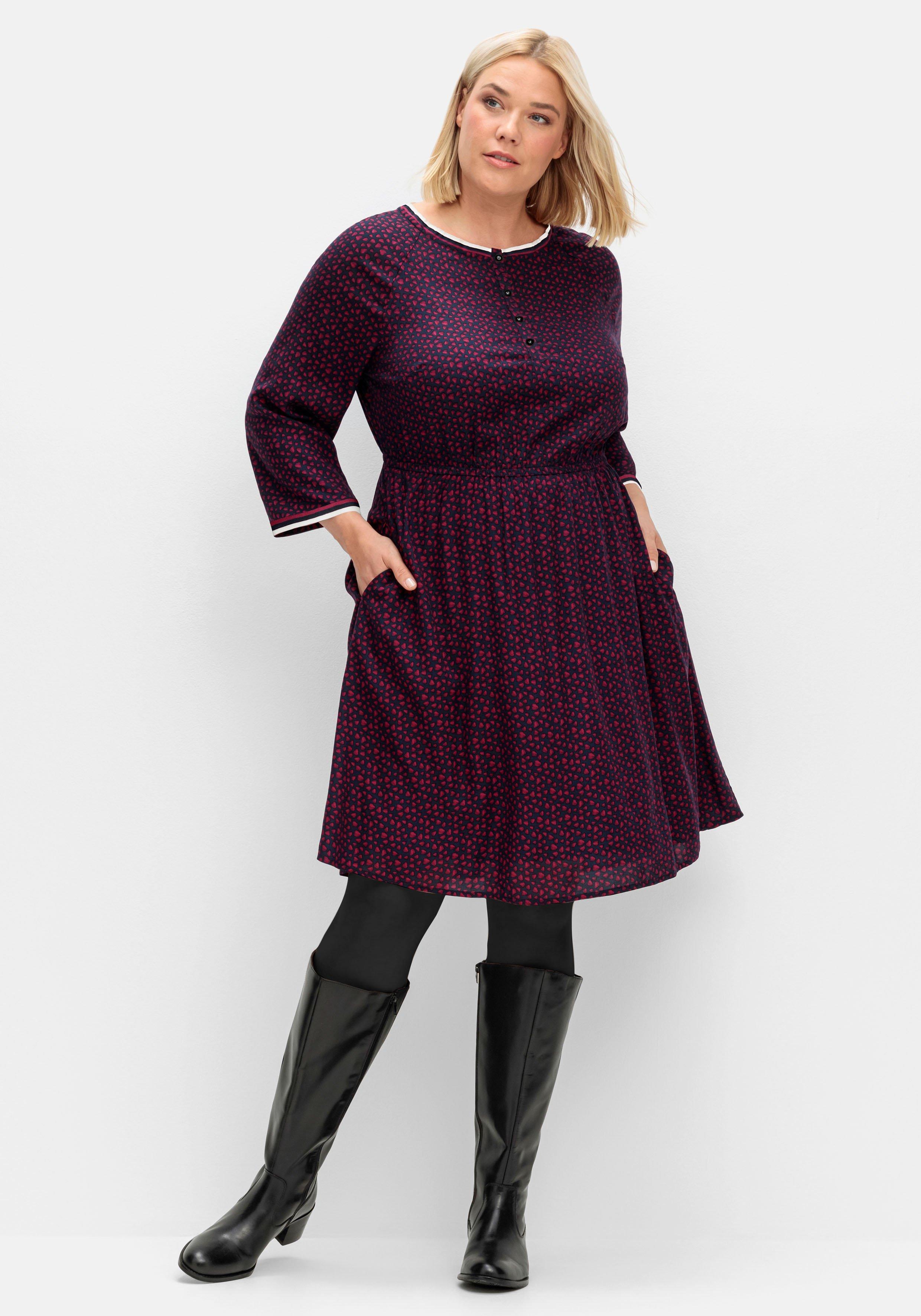 Tailliertes Kleid mit Alloverprint und kurzer Knopfleiste