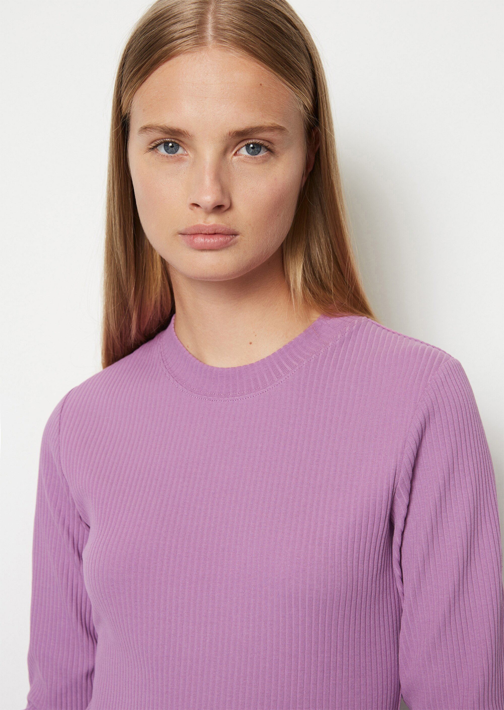 Geripptes Rundhals-Longsleeve regularaus Organic Cotton-Jersey