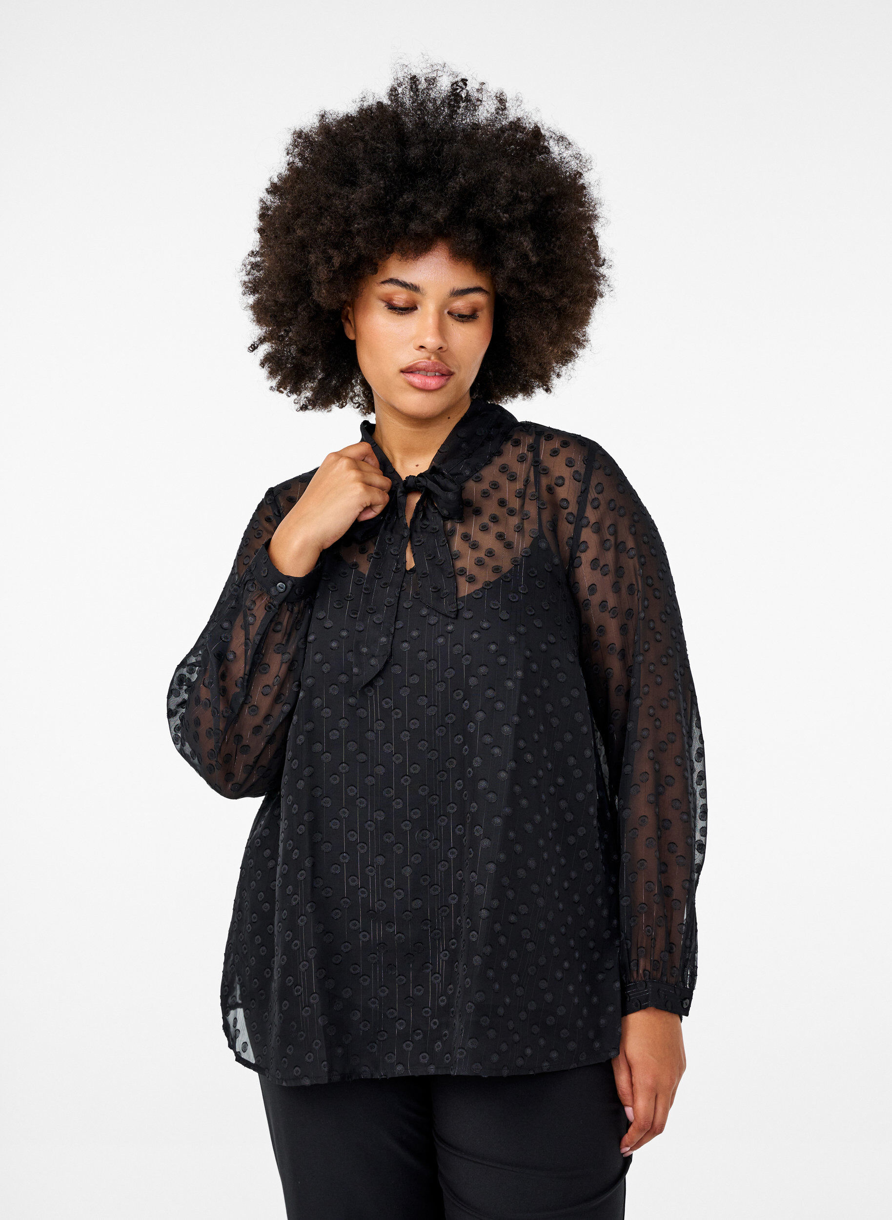 Chiffonbluse med prikket struktur