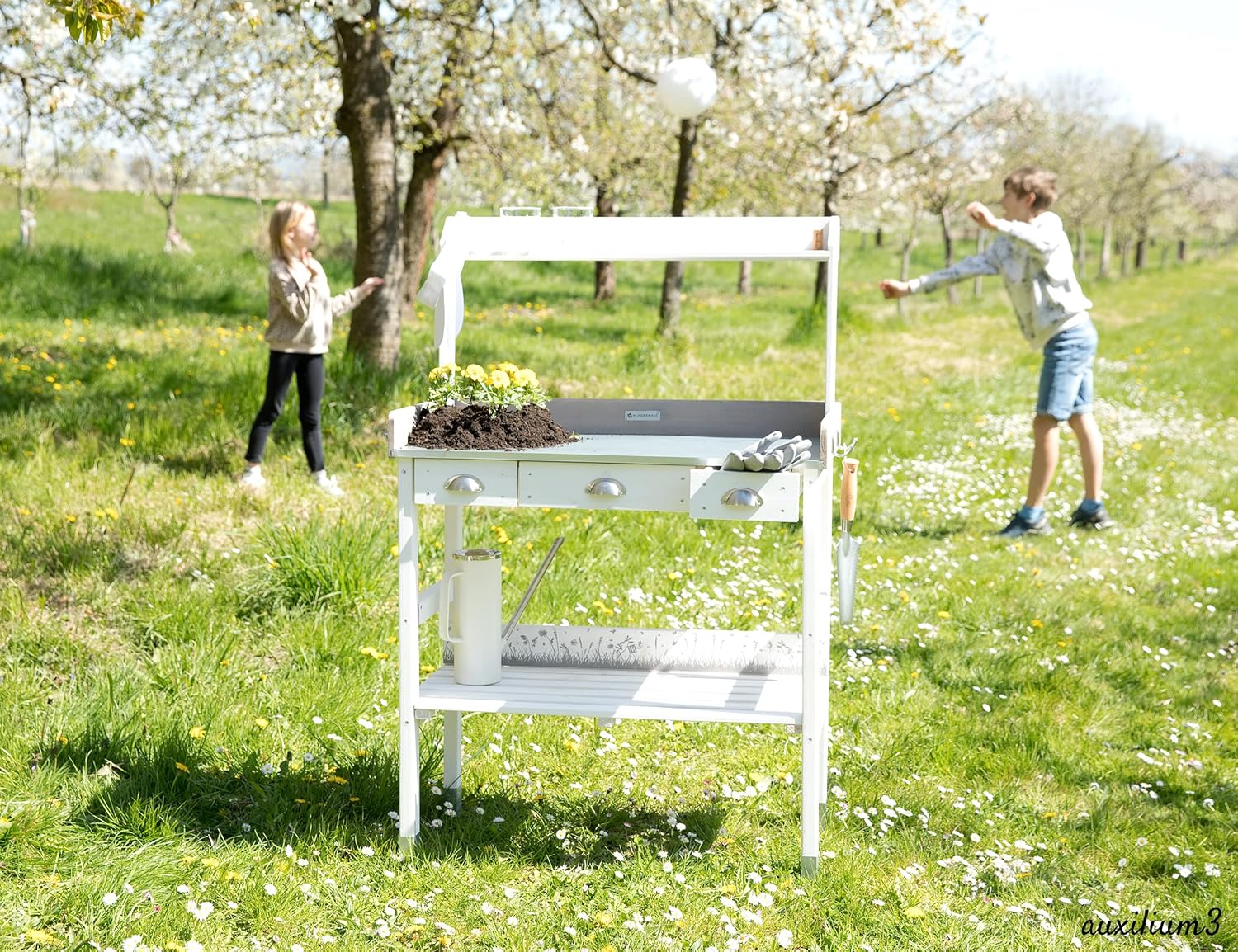 Großer Pflanztisch weiß mit 3 Schubladen aus Holz wetterfest, Garten-Arbeitstisch XL für Outdoor draußen Balkon hochwertig, Gärtnertisch, 85 x 45 x 130 cm, weiß grau