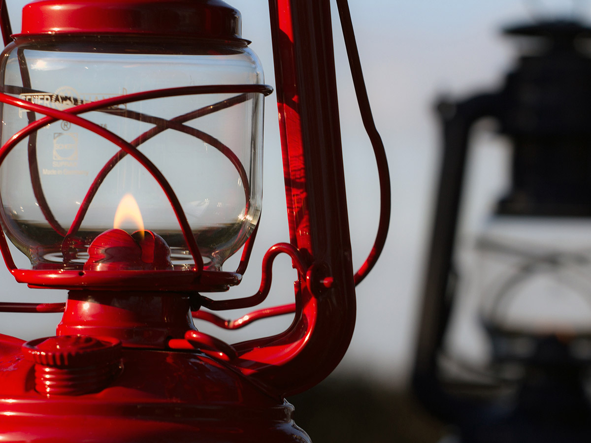 Feuerhand Baby Special 276 Ruby Red stormlamp