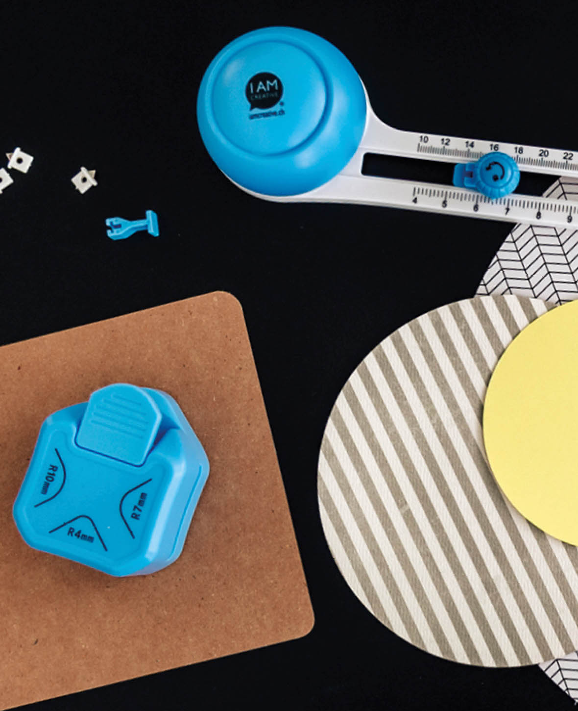 Eckstanzer mit 3 Rundungen für DIY Basteln - Blau
