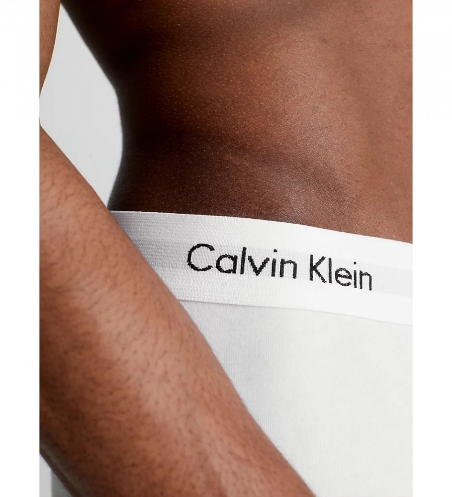 Conjunto de 3 cuecas boxer compridas Calvin Klein, brancas.