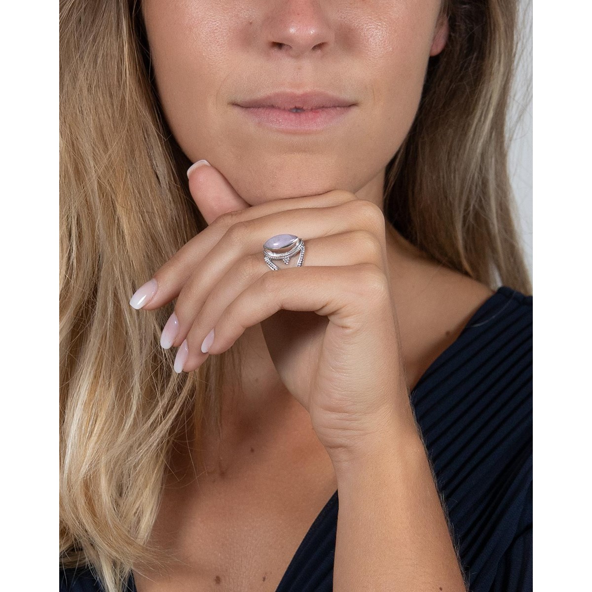 Bague Quartz Rose en Forme d'Amande sur Grains d'Argent Massif 925 - Élégance et Douceur | Bijoux Aden