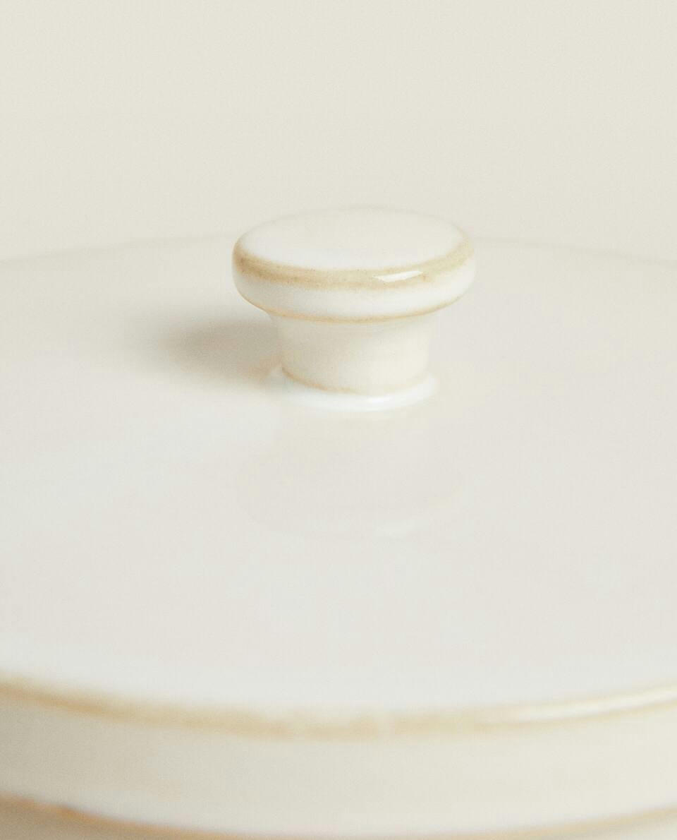 Pote de cerâmica com tampa