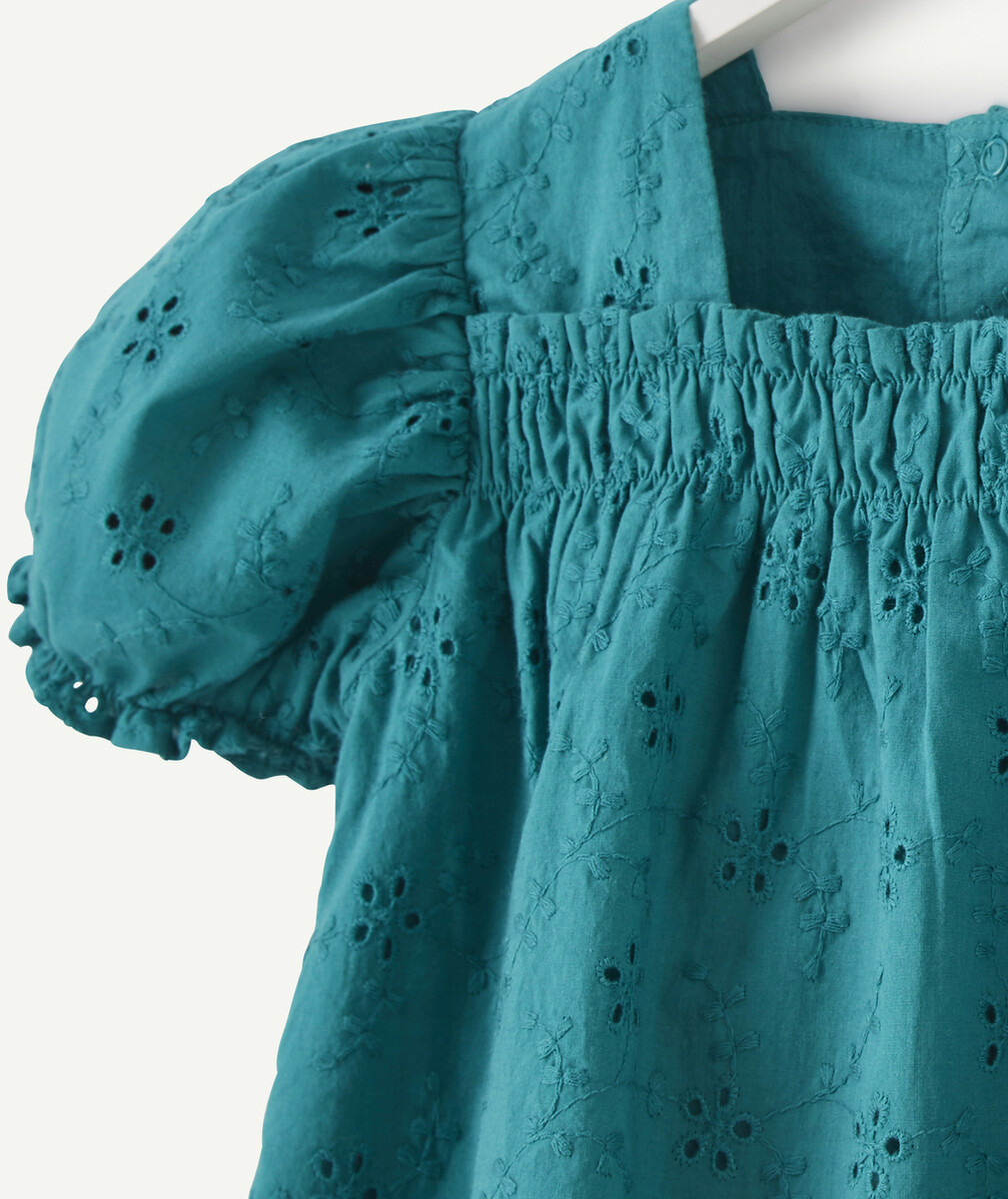 LE CHEMISIER EN BRODERIE ANGLAISE VERT AVEC COL CARRÉ