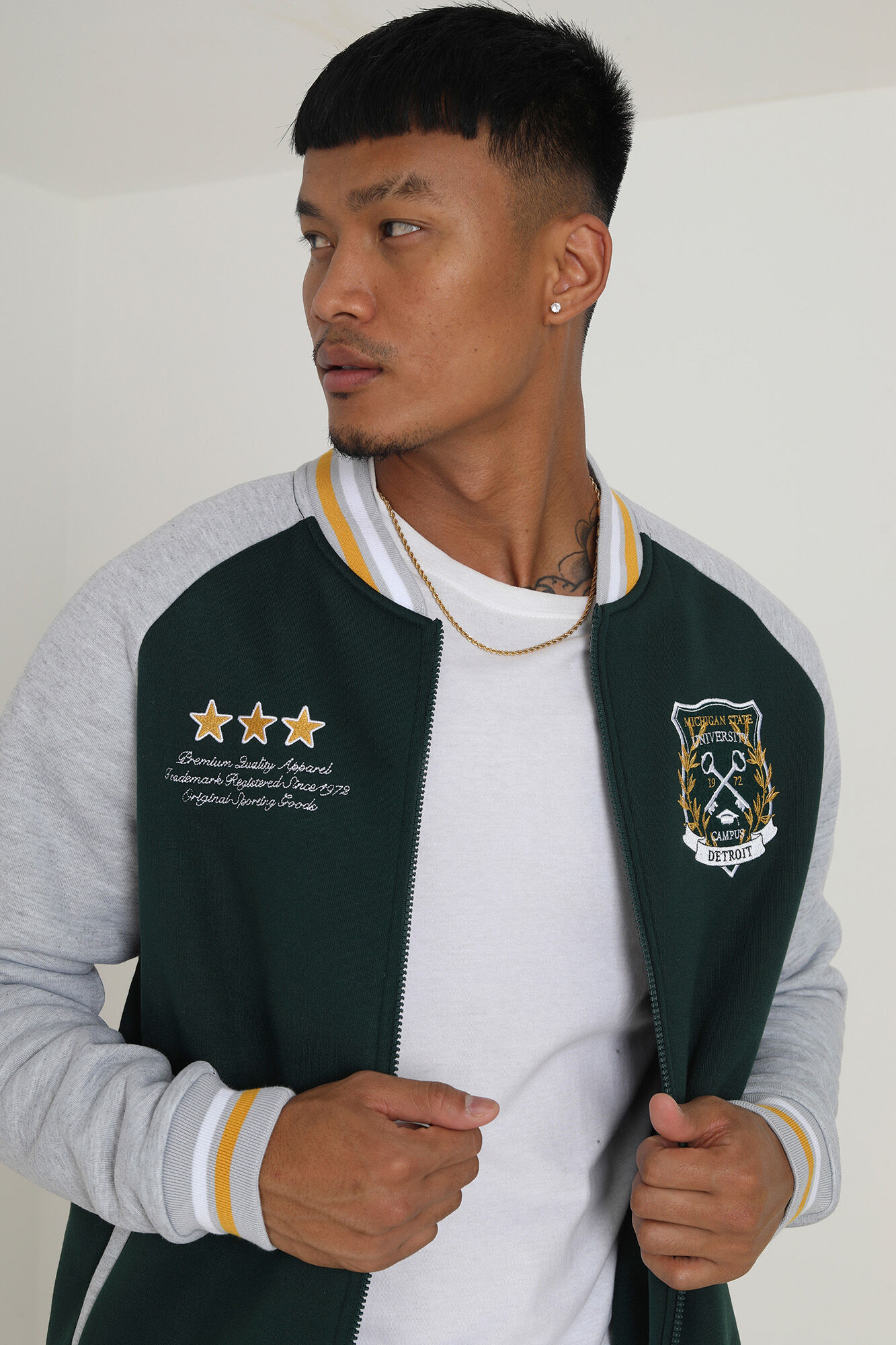 Moletom com zíper estilo beisebol