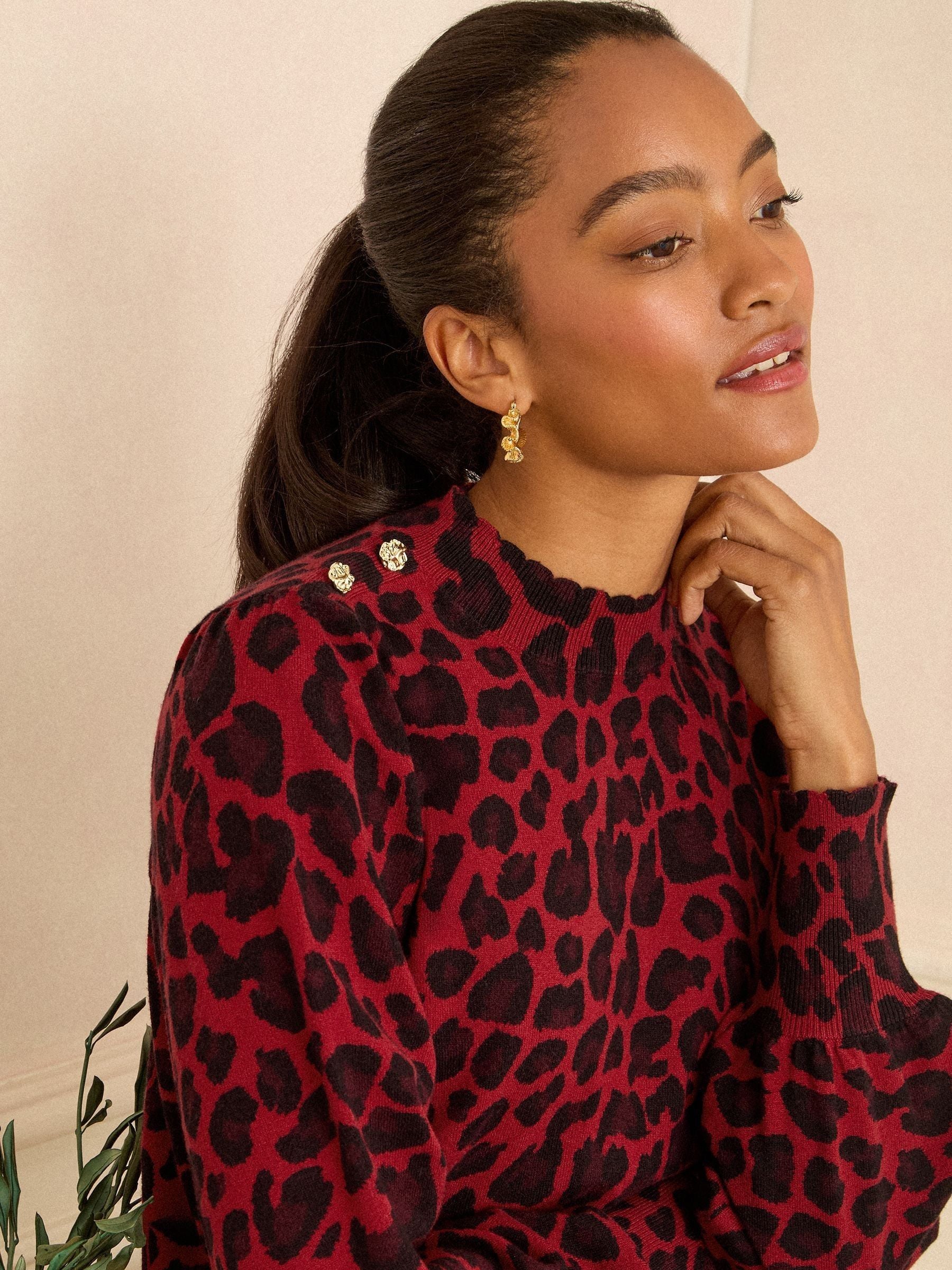 Bordeauxrood met dierenprint - Love & Roses fijnmazige trui met hoge hals