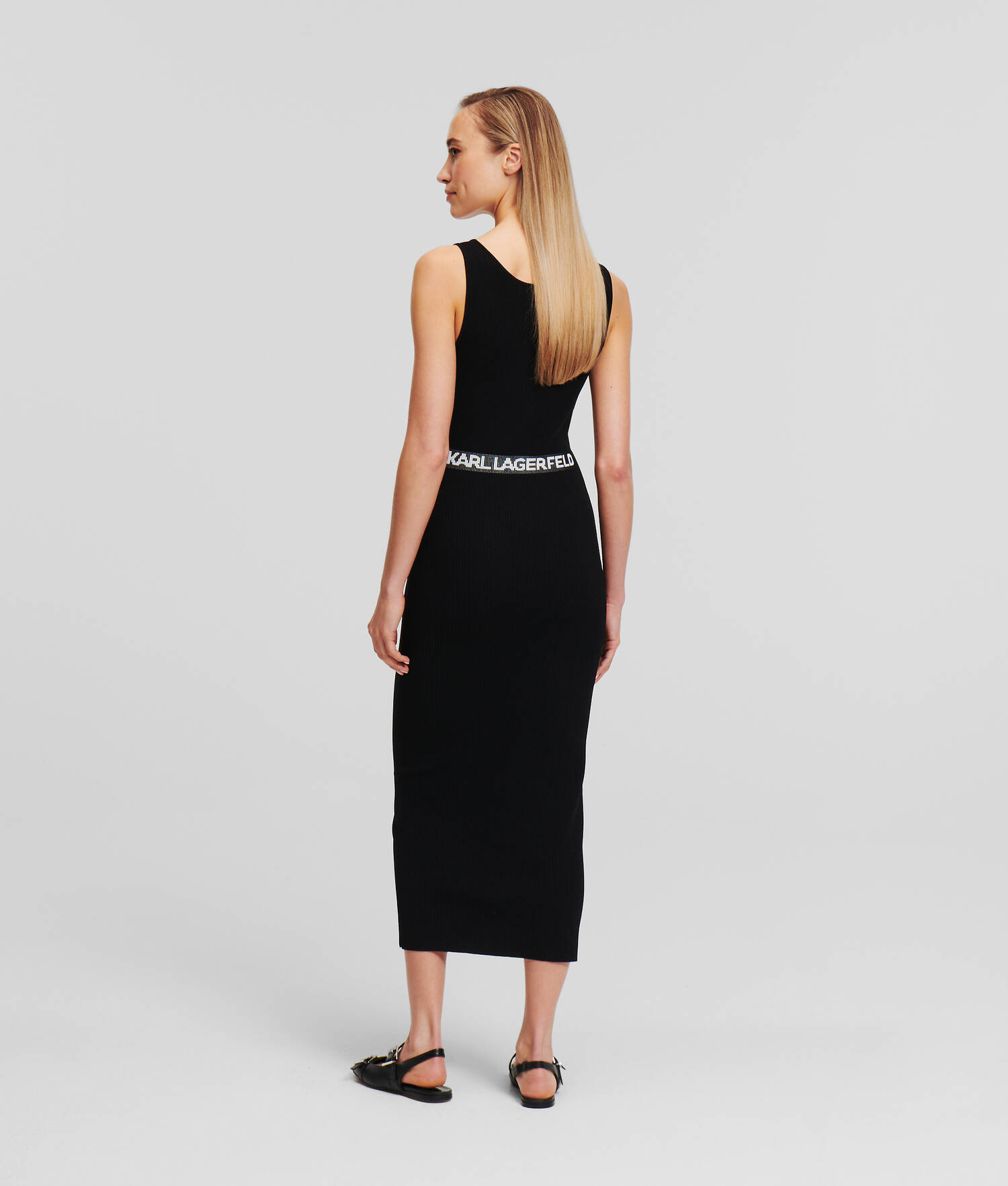 ROBE SANS MANCHES EN TRICOT CÔTELÉ