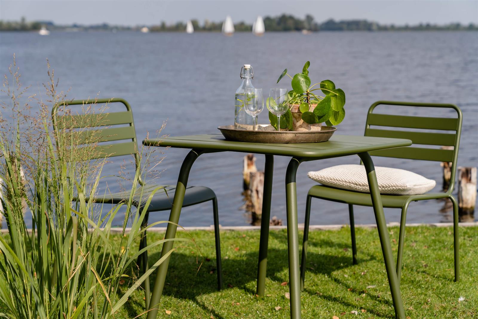 Metalen tuintafel Max olijfgroen