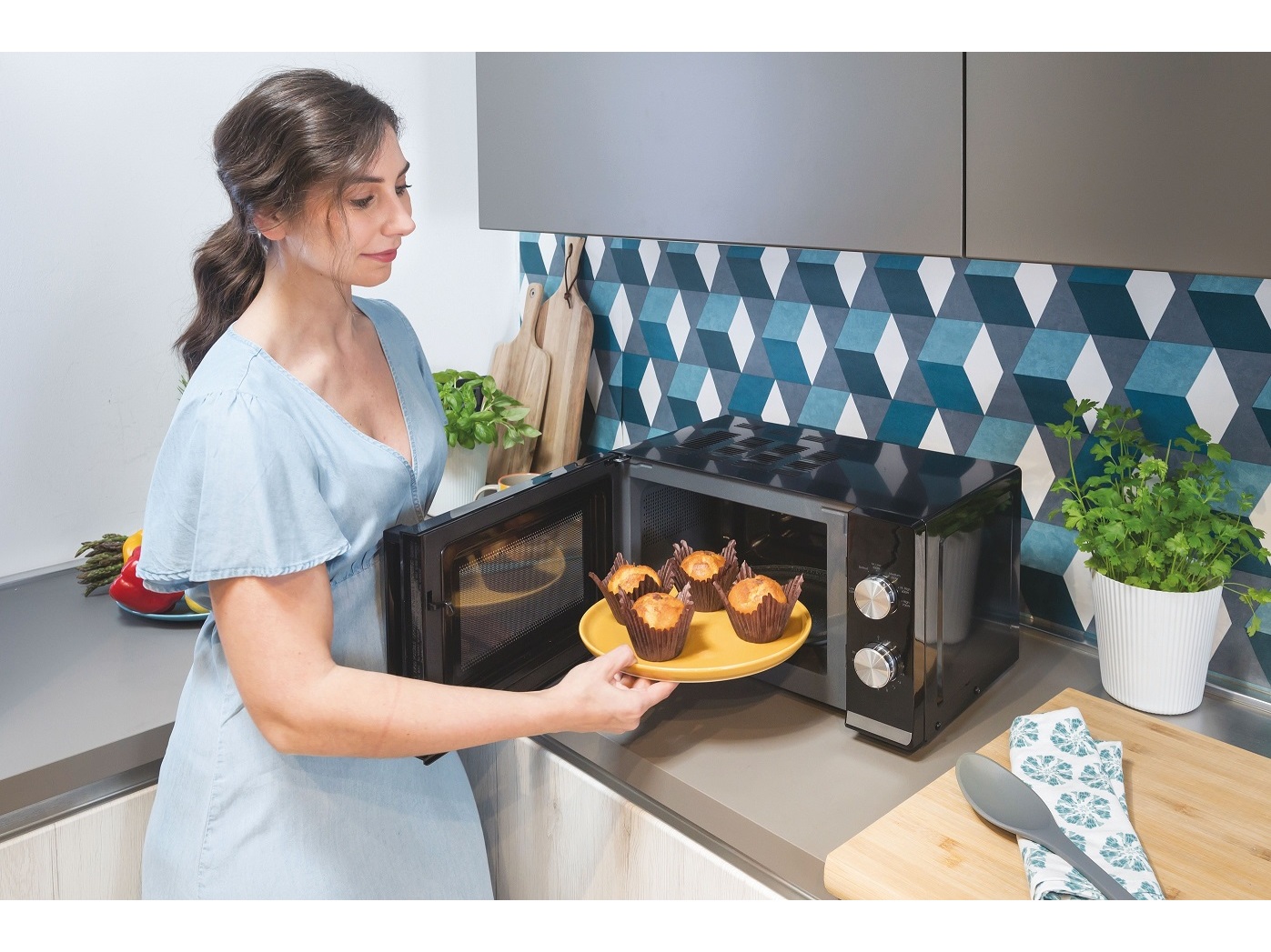 MICRO-ONDAS CANDY CMW20TNMB PRETO 20L