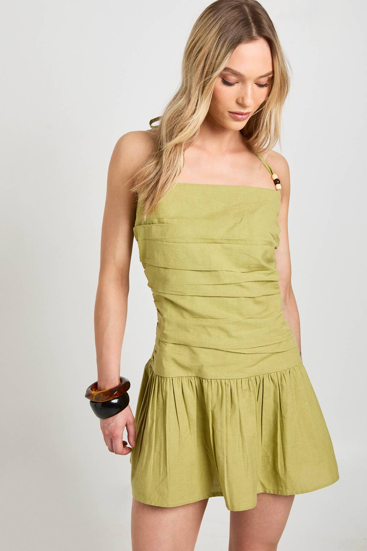 boohoo Mini-robe Taille Basse En Lin Avec Perles Petite