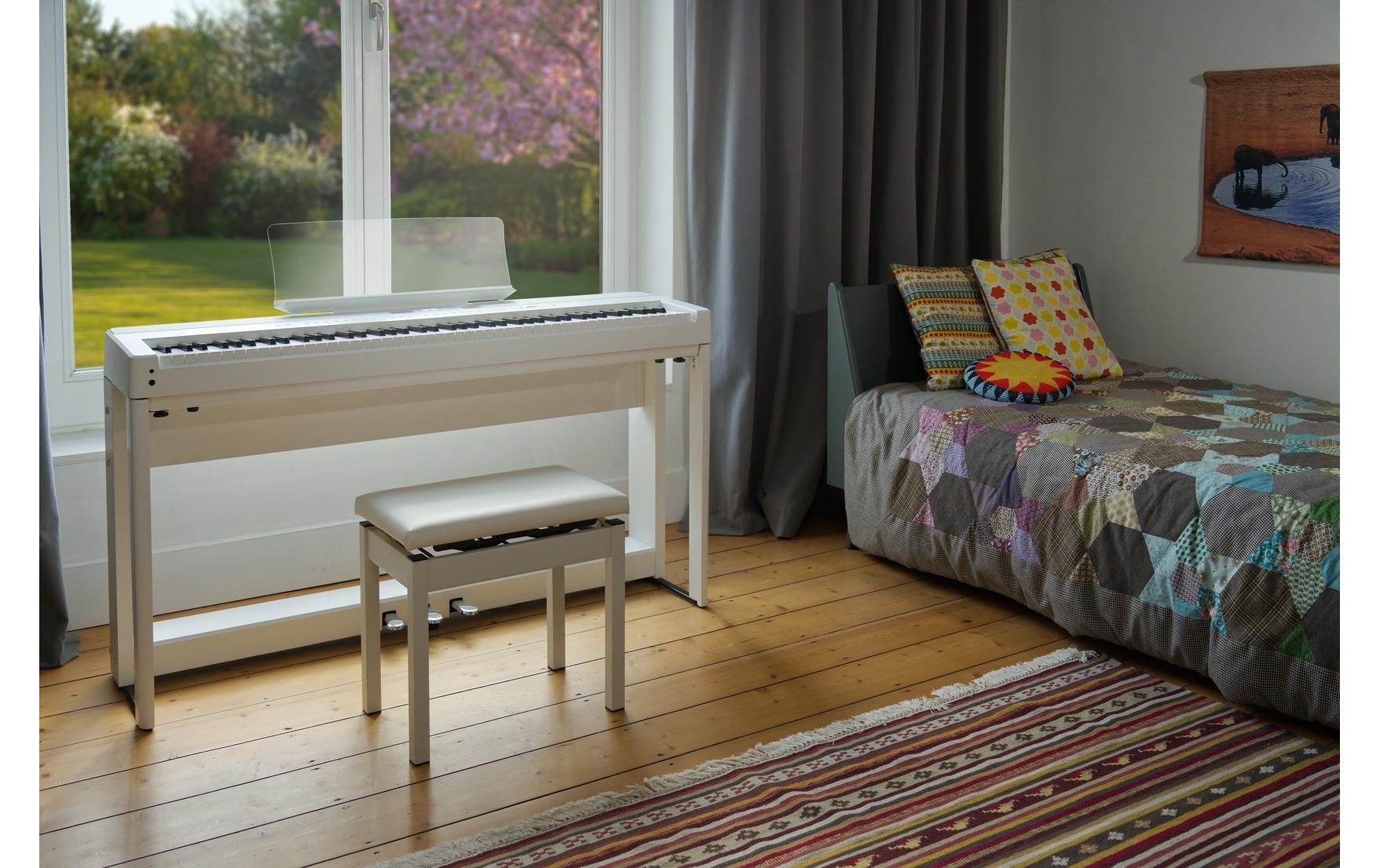 E-Piano ES-520 – Weiss<br>Digitalpiano mit Bluetooth-MIDI-Konnektivität und integrierten Lern- und Aufnahmefunktionen