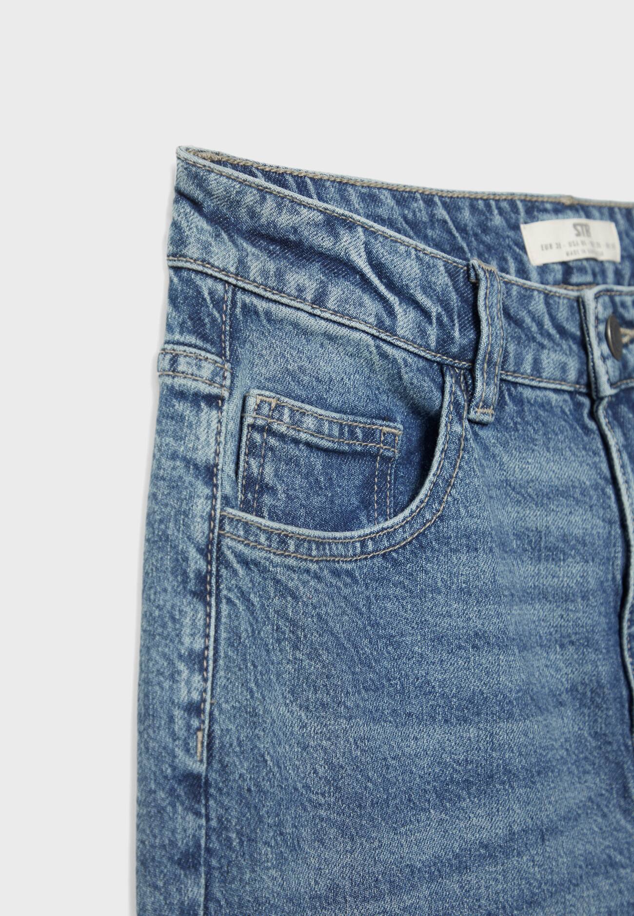 calça jeans reta e confortável